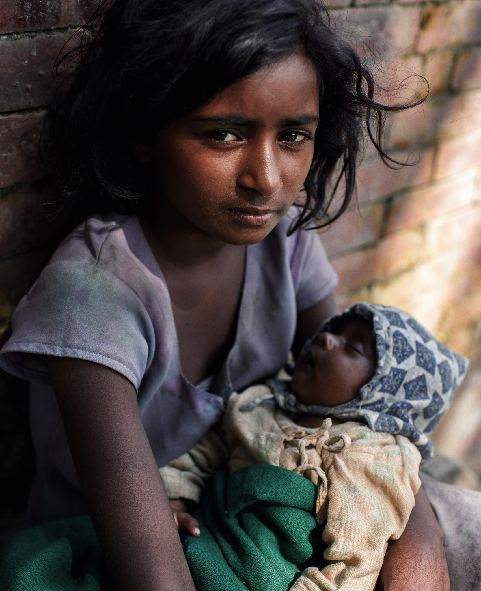 Nikon D810 + Nikon AF-S Nikkor 35mm F1.8G ED sample photo. Girl with a child. photography