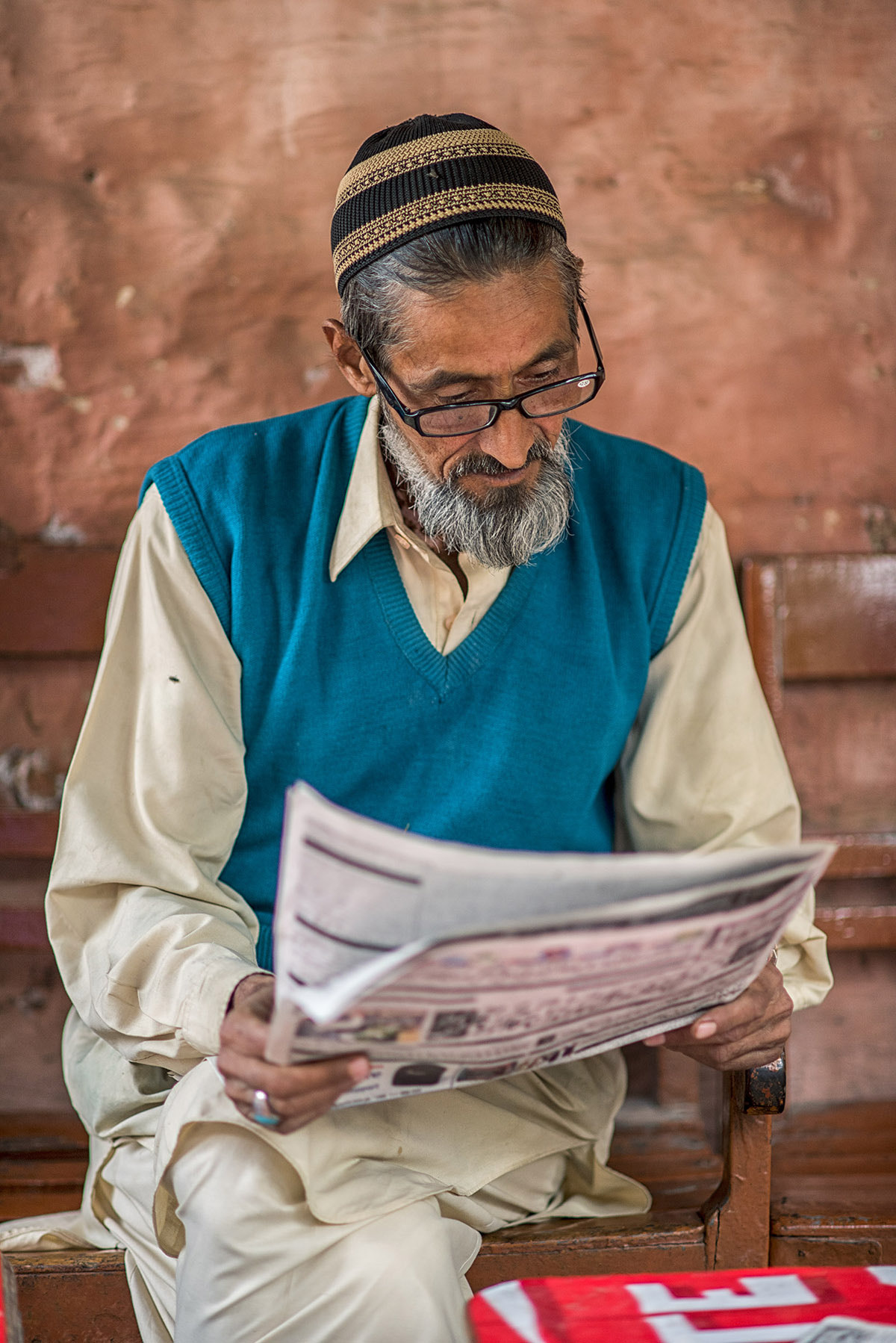 AF DC-Nikkor 135mm f/2D sample photo. News paper photography