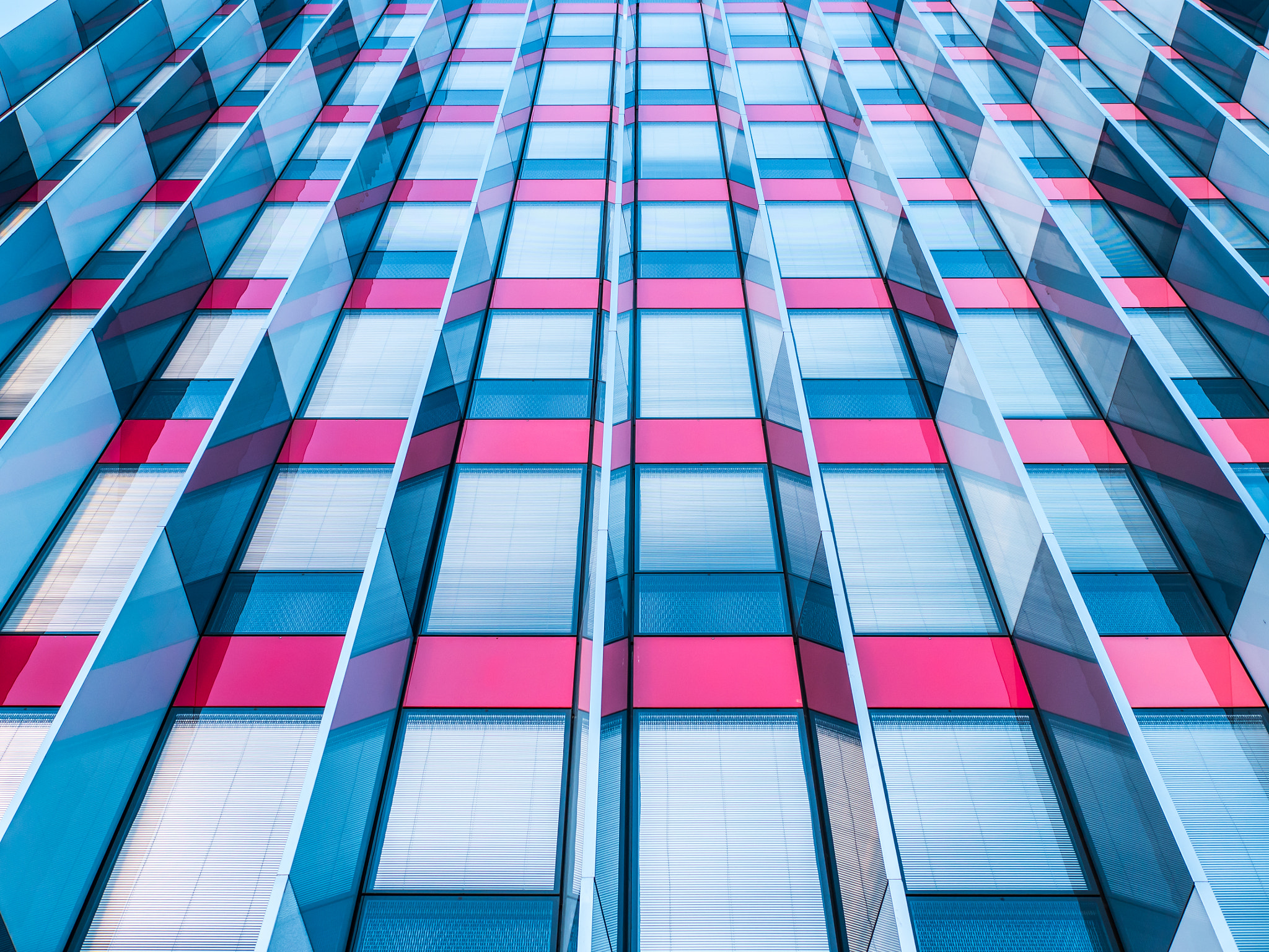 Panasonic Lumix DMC-GX85 (Lumix DMC-GX80 / Lumix DMC-GX7 Mark II) + Panasonic Leica DG Summilux 25mm F1.4 II ASPH sample photo. Building facade perspective photography