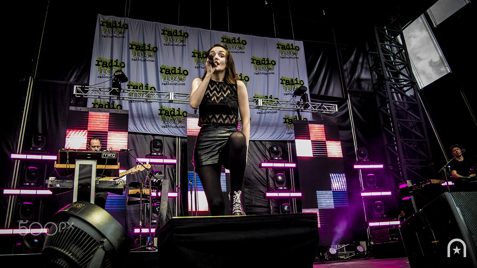 Samsung NX30 + Samsung NX 18-55mm F3.5-5.6 OIS sample photo. Chvrches photography