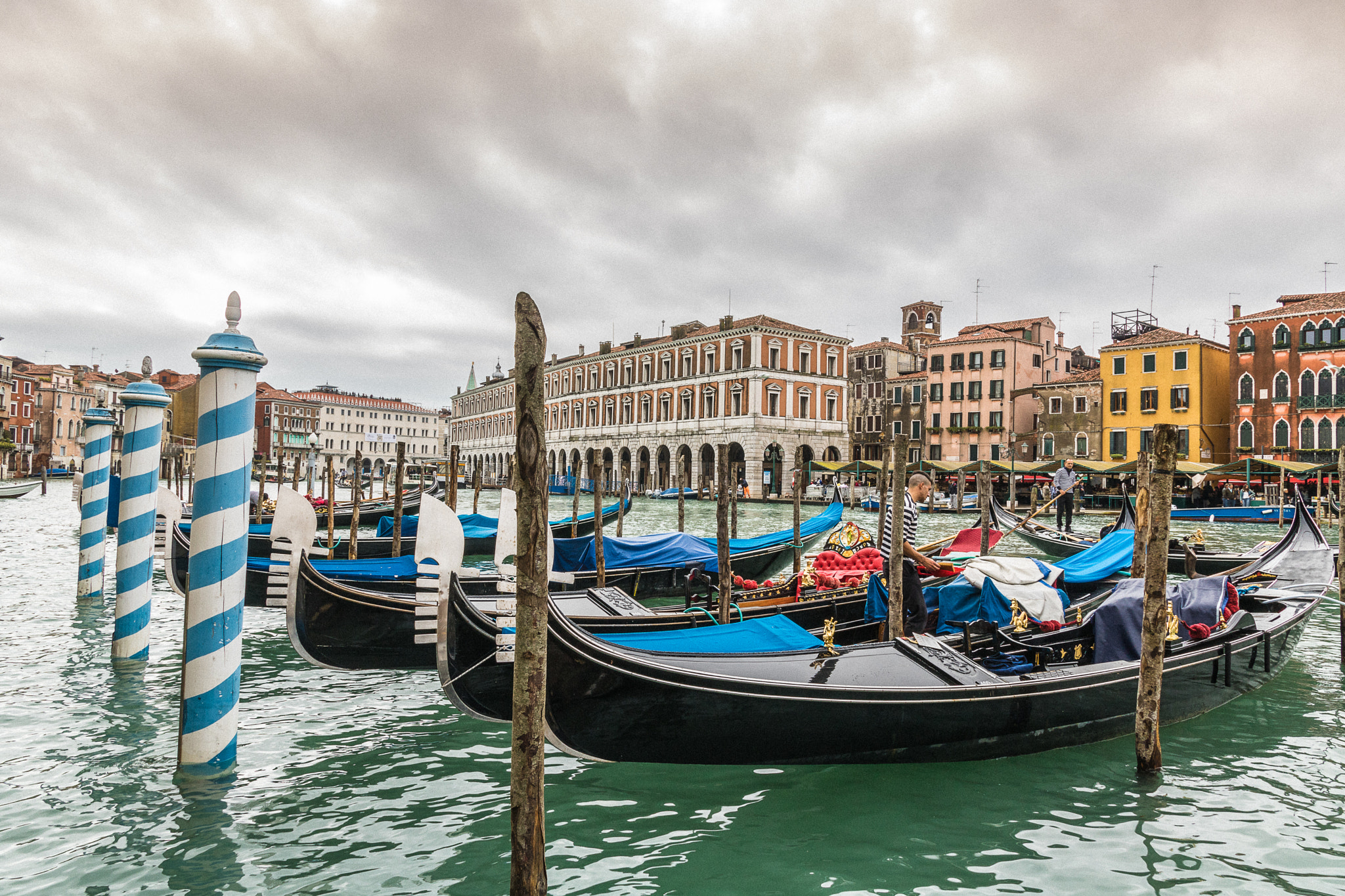 Canon EOS 760D (EOS Rebel T6s / EOS 8000D) sample photo. Gondola in venice - italy photography