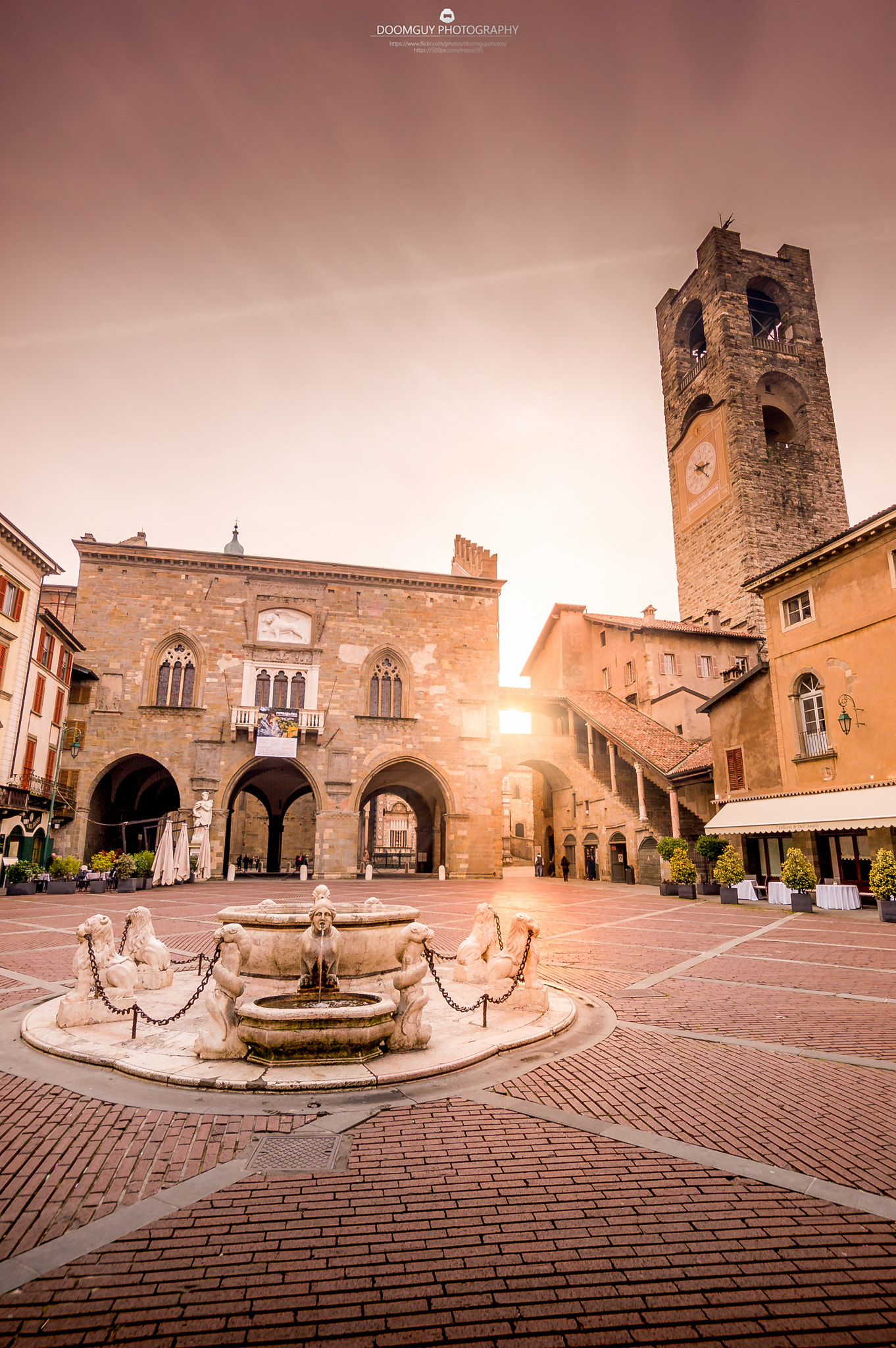 Sigma 8-16mm F4.5-5.6 DC HSM sample photo. Piazza vecchia photography