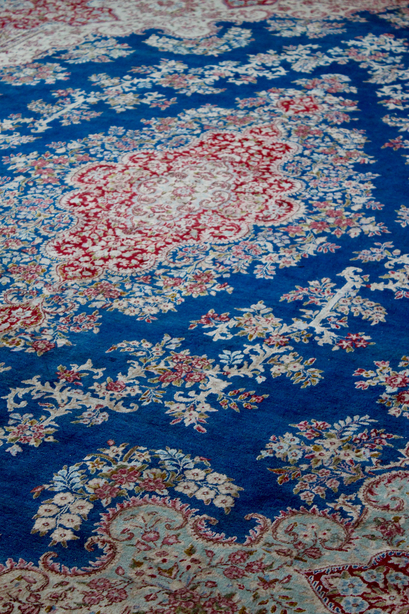 Canon EF-S 18-55mm F3.5-5.6 IS II sample photo. Oriental rug #1 photography
