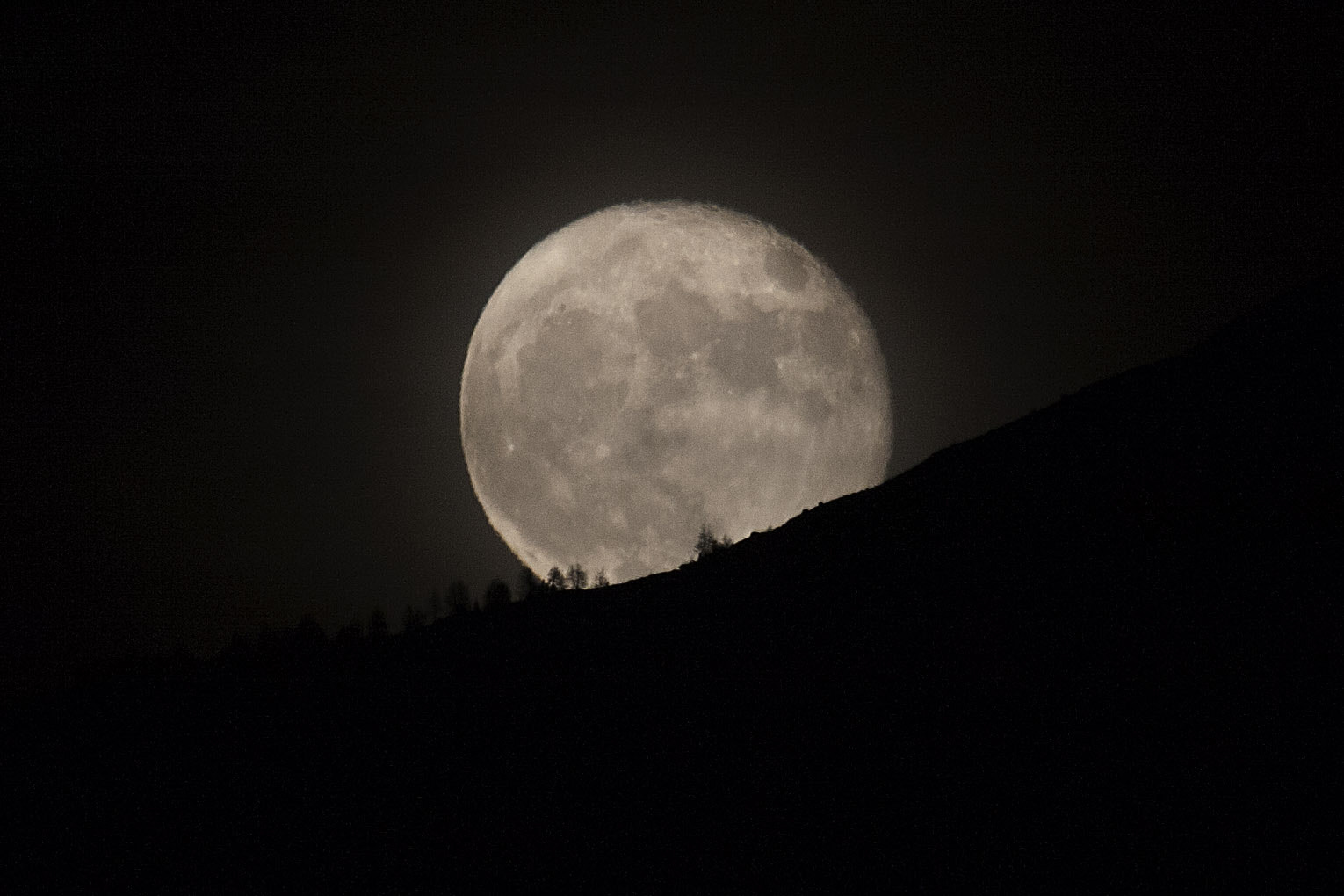 Canon EF 70-300mm F4-5.6 IS USM sample photo. Super moon photography
