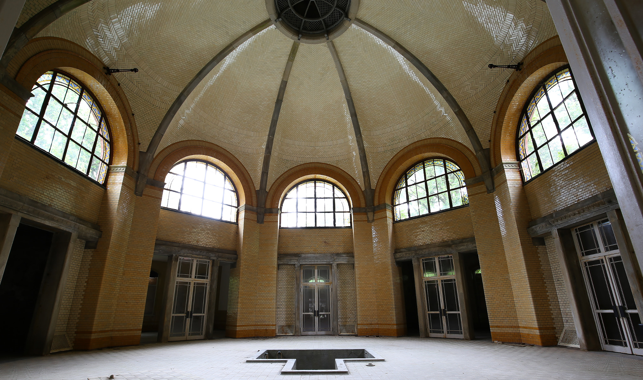 Canon EF 16-35mm F4L IS USM sample photo. Lost places photography