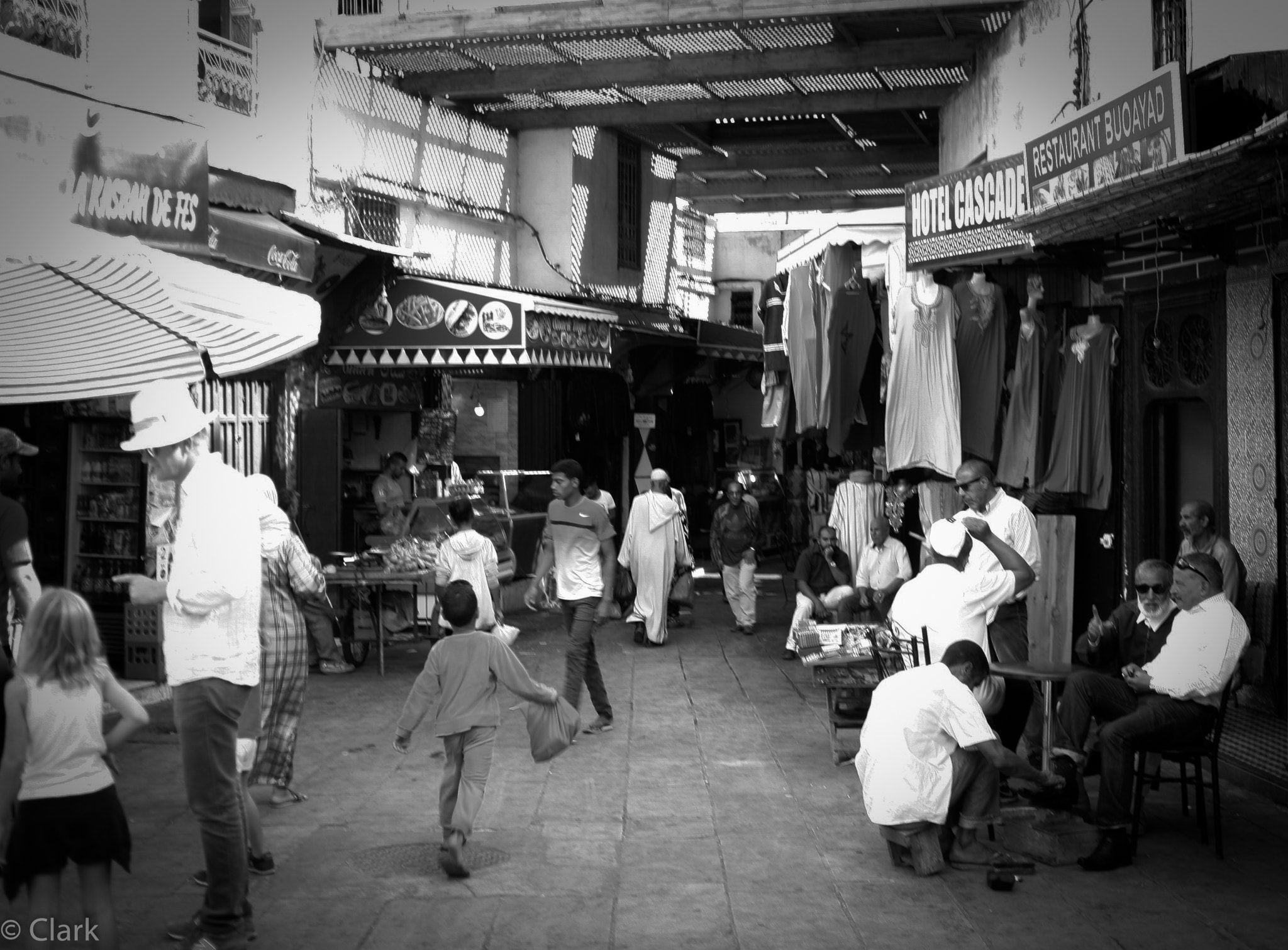 Canon EOS 5D + Canon EF 35mm F2 sample photo. The market photography