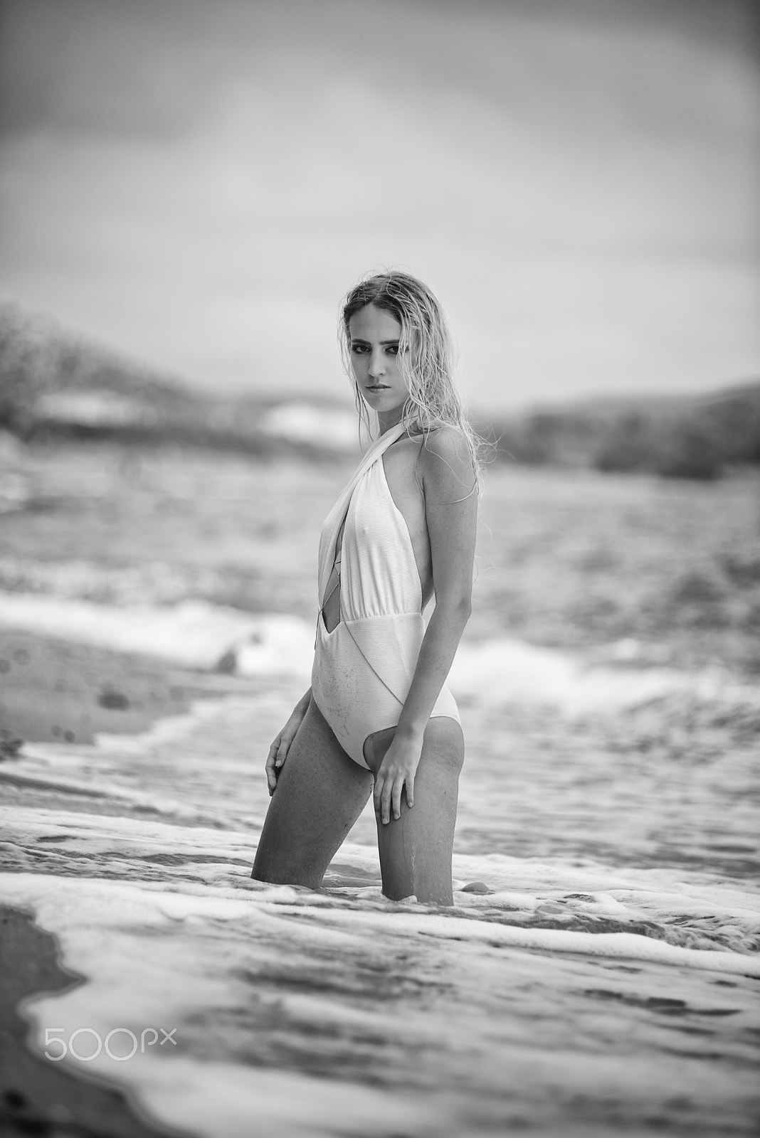 Nikon D750 + AF Zoom-Nikkor 80-200mm f/2.8 ED sample photo. Blonde girl on the beach photography