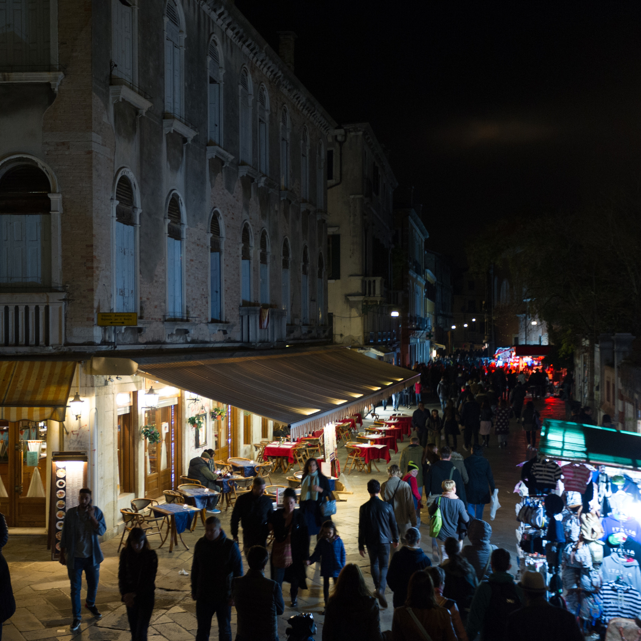 Nikon AF-S Nikkor 17-35mm F2.8D ED-IF sample photo. Halloween in venice photography