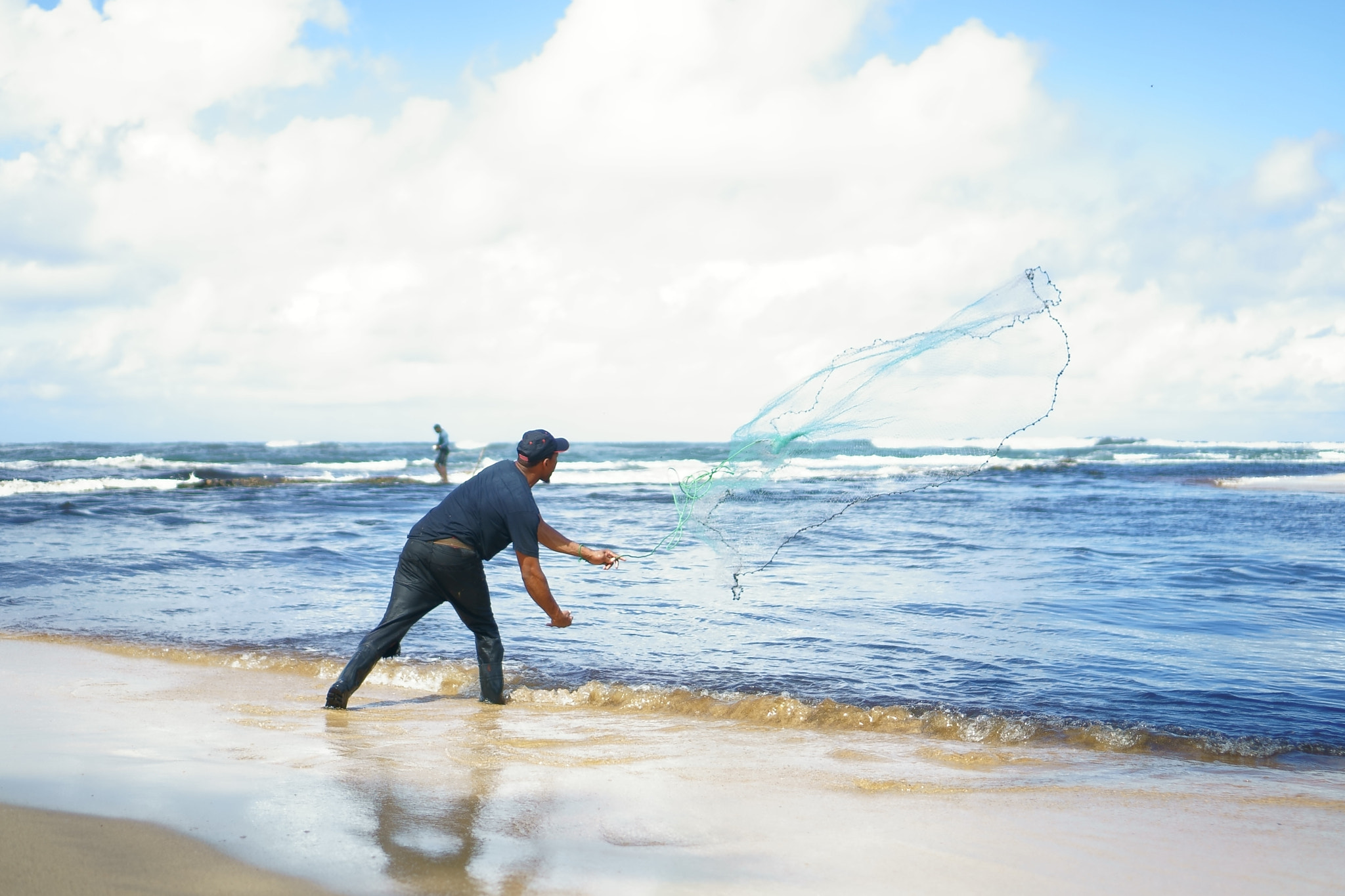 Sony a7 II + Sony E 35mm F1.8 OSS sample photo. Catch for life photography