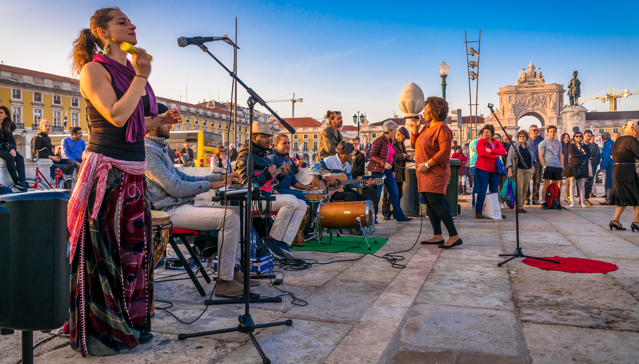 Sigma 18-250mm F3.5-6.3 DC OS HSM sample photo. Street musicians photography