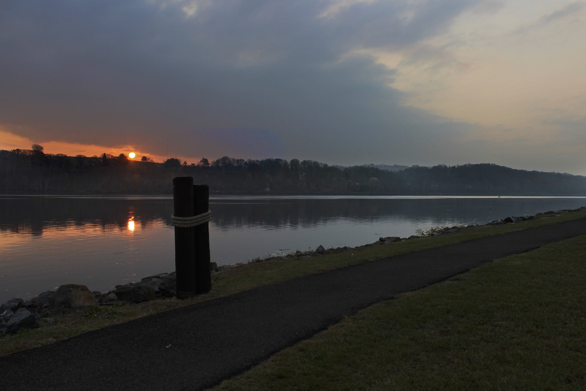 Canon EF-S 18-55mm F3.5-5.6 IS sample photo. Sunrise hudson photography