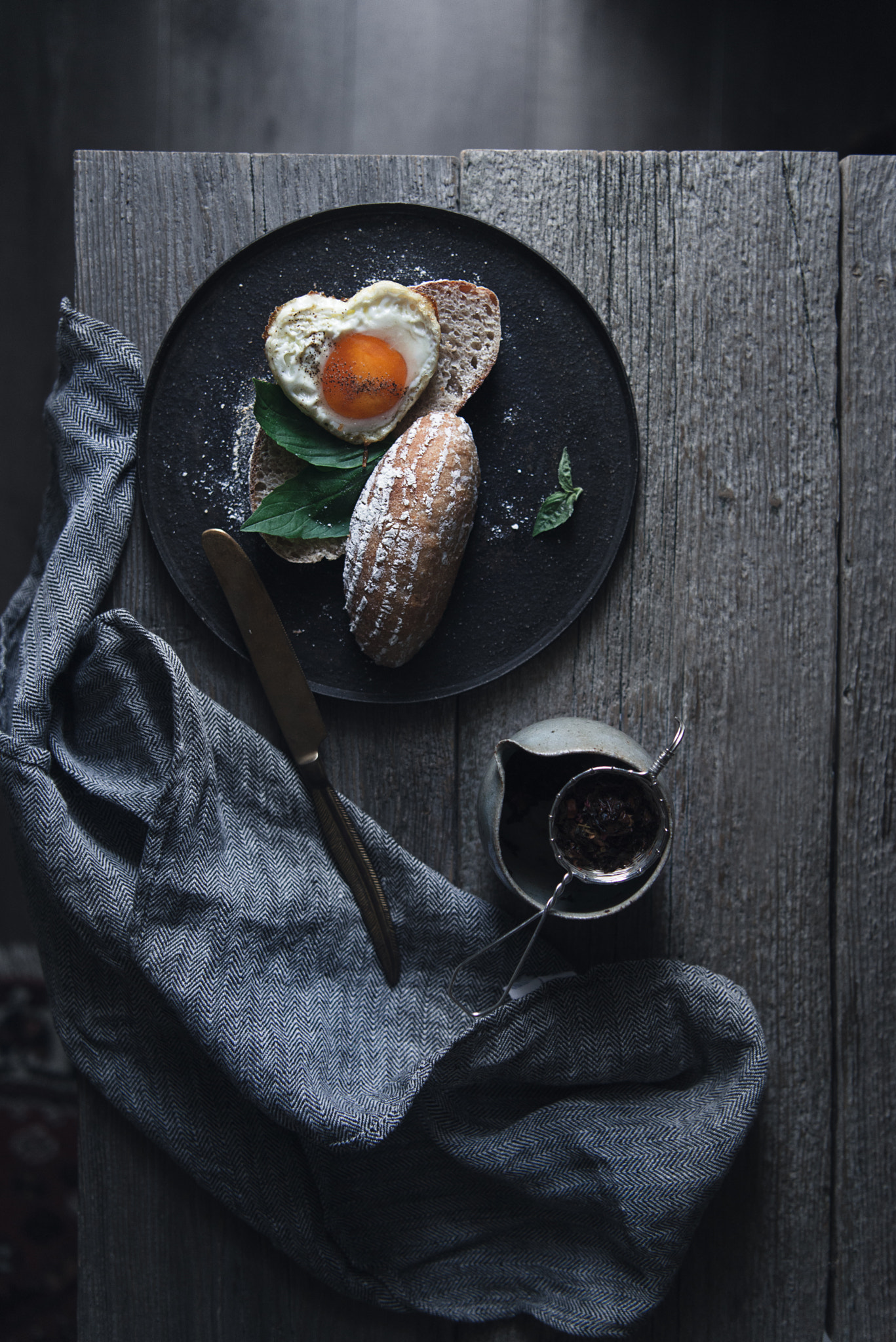 Nikon AF-S Nikkor 24-70mm F2.8E ED VR sample photo. Breakfast. photography