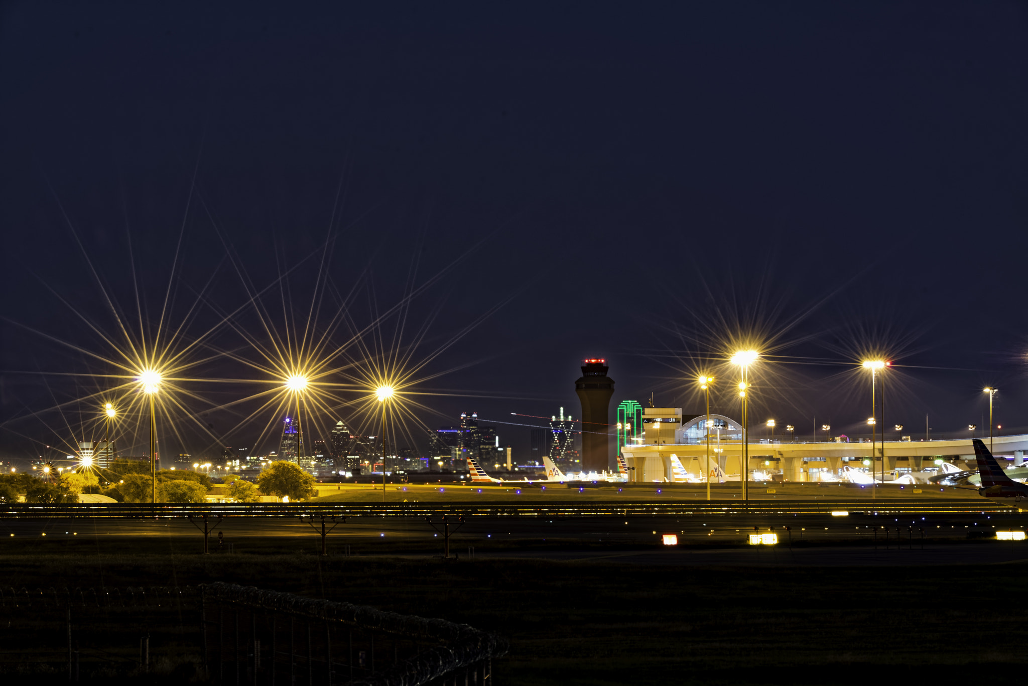 Nikon D800 + Nikon AF-S Nikkor 300mm F2.8G ED VR II sample photo. Dfw airport and dallas downtown skyline (20 miles) photography