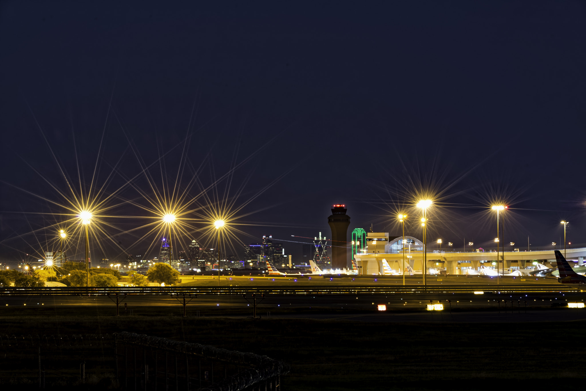 Nikon AF-S Nikkor 300mm F2.8G ED VR II sample photo. Dfw airport and dallas downtown skyline (20 miles) photography