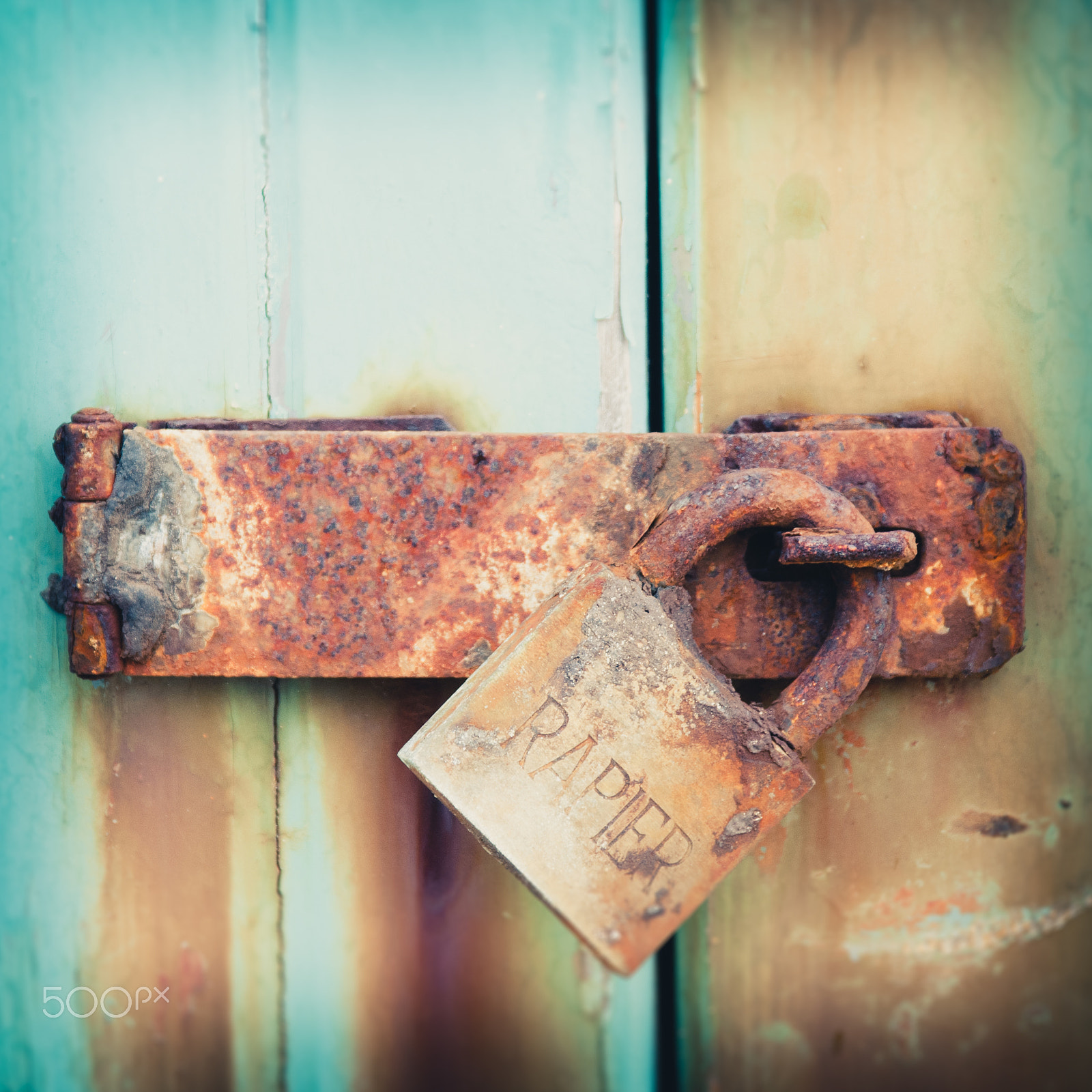 Nikon D300 sample photo. Rusty padlock photography