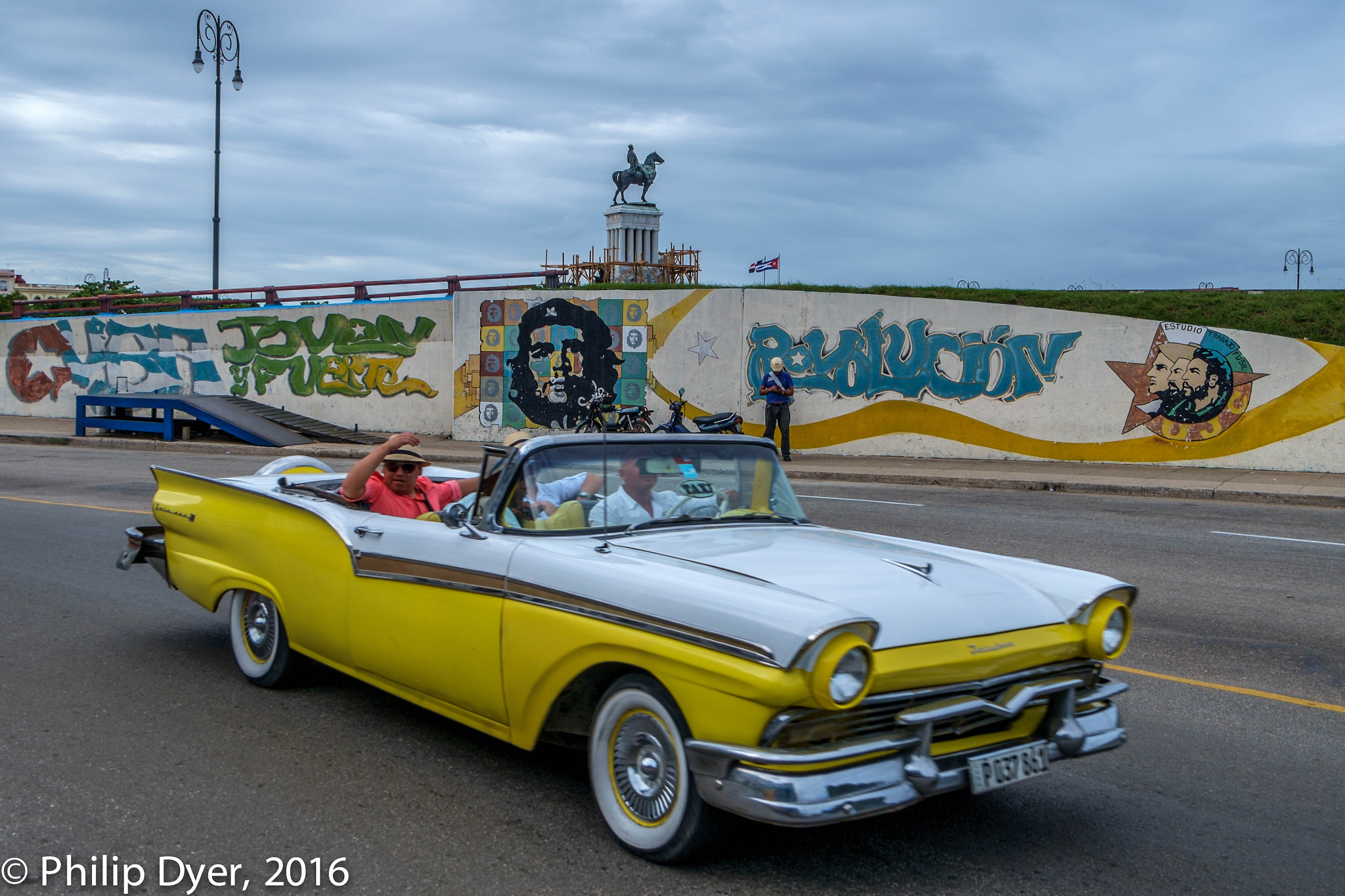 Fujifilm XC 16-50mm F3.5-5.6 OIS sample photo. Classic american car in havana, cuba photography