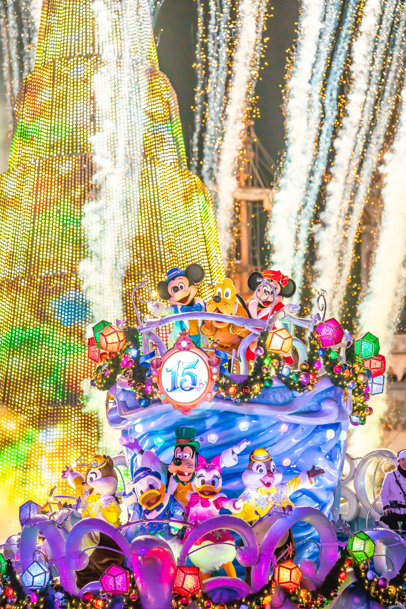 150-600mm F5-6.3 DG OS HSM | Contemporary 015 sample photo. Colors of christmas photography