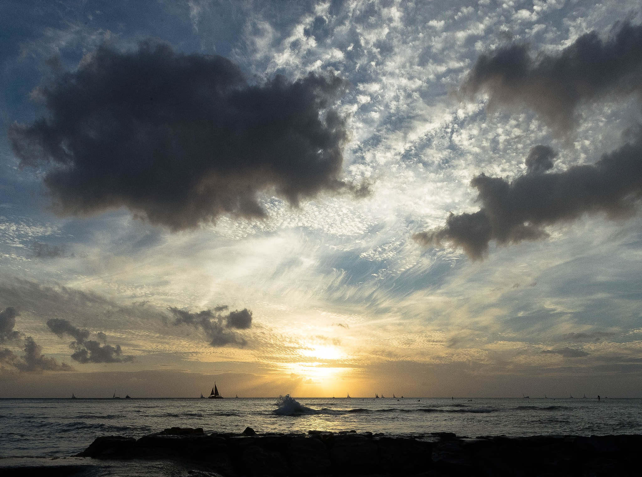 Canon EF 16-35mm F2.8L II USM sample photo. Waikiki sunset photography