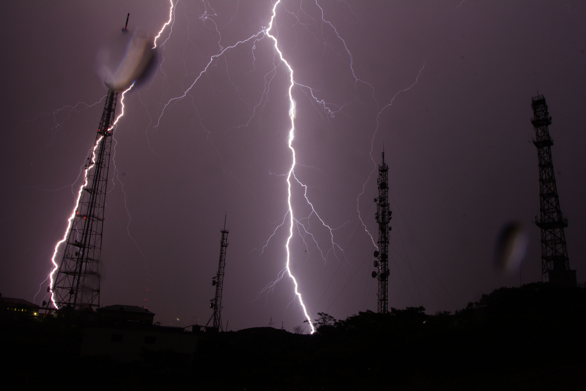 Canon EOS 550D (EOS Rebel T2i / EOS Kiss X4) + Canon EF 17-40mm F4L USM sample photo. Storm in vladivostok photography