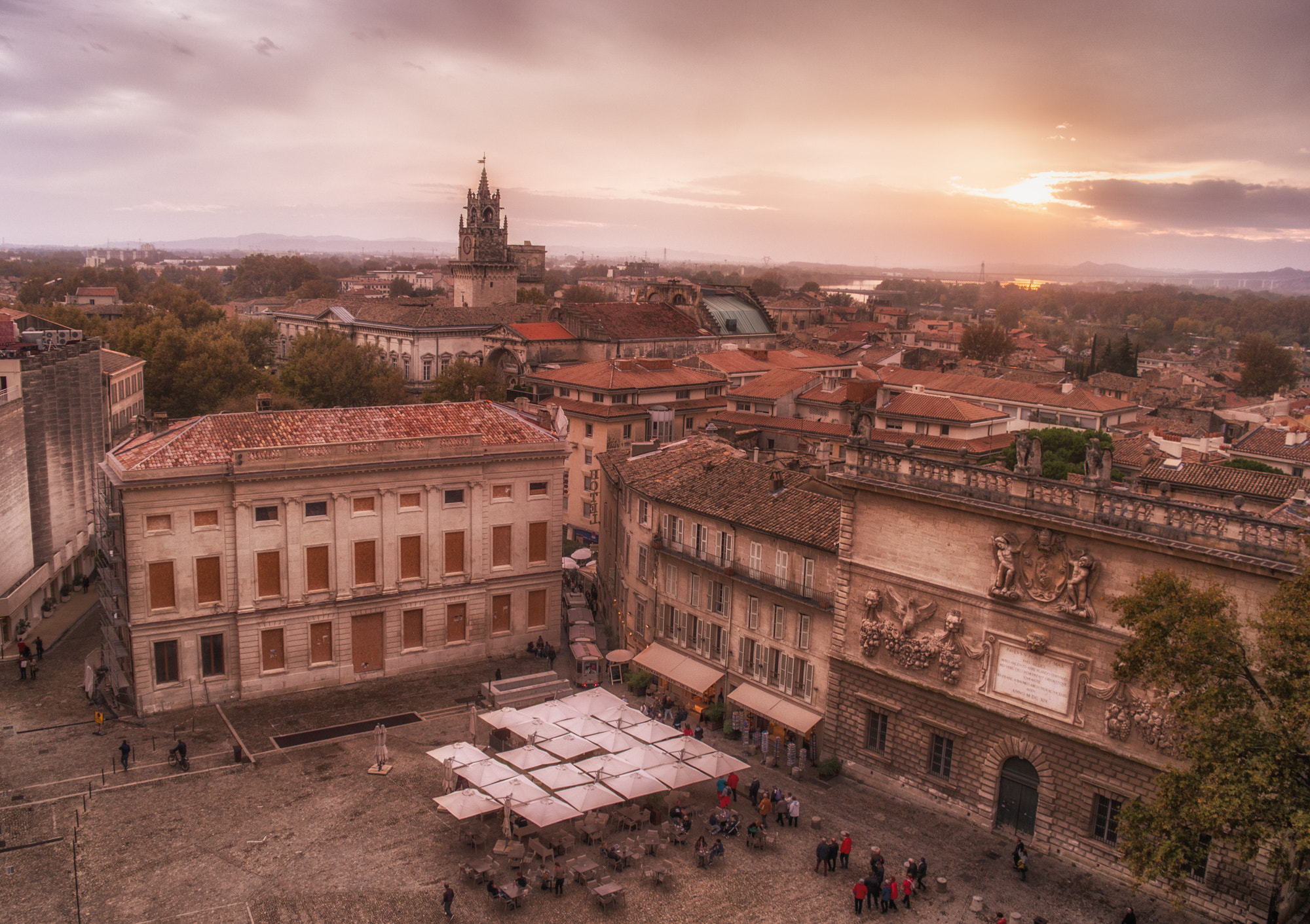 Samsung NX500 + Samsung NX 18-55mm F3.5-5.6 OIS sample photo. Avignon style photography