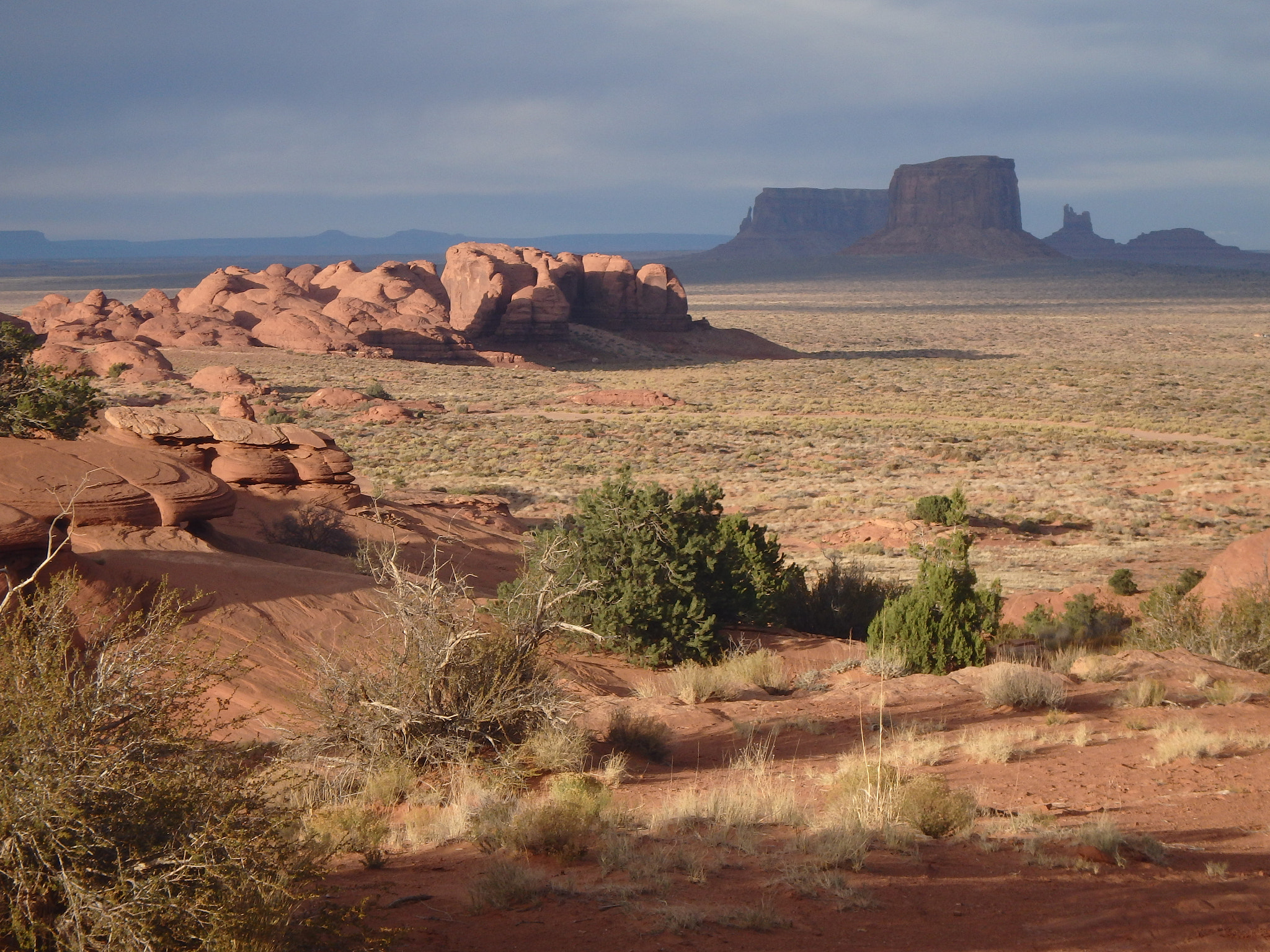 Olympus TG-850 sample photo. At day's end in monument valley. photography