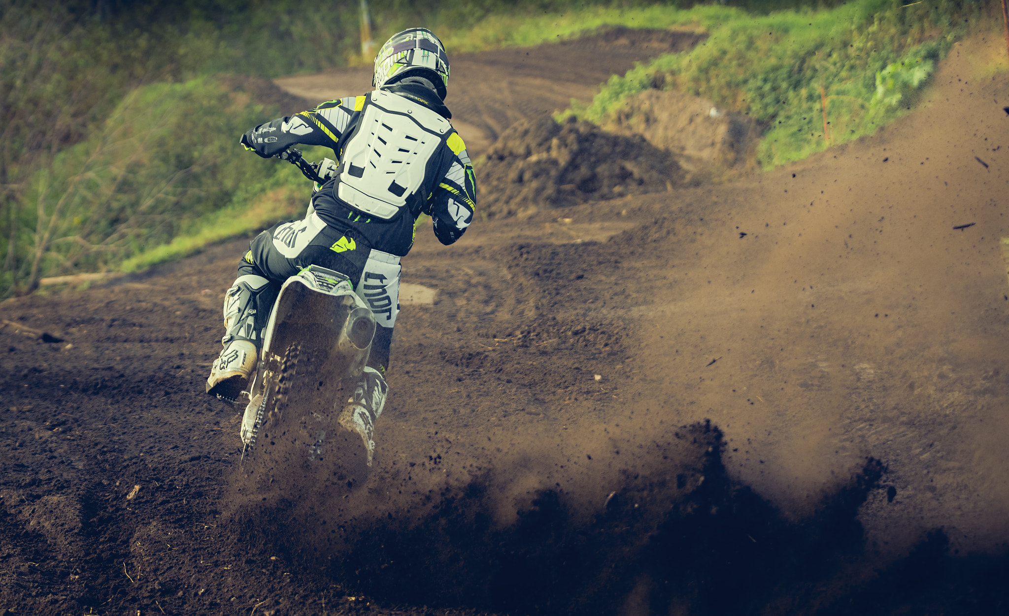 AF-S Zoom-Nikkor 80-200mm f/2.8D IF-ED sample photo. Motocross photography