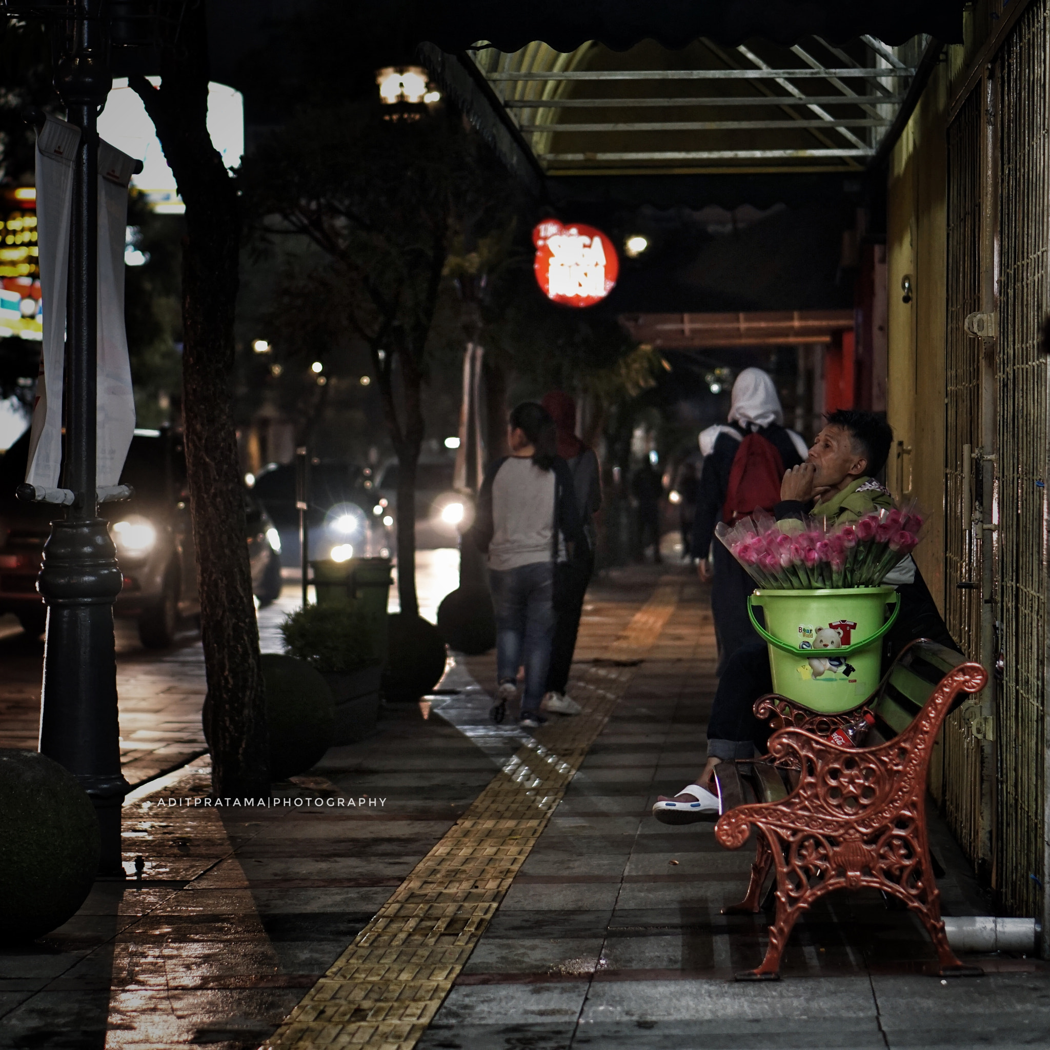 Sony E 50mm F1.8 OSS sample photo. Selling flowers photography
