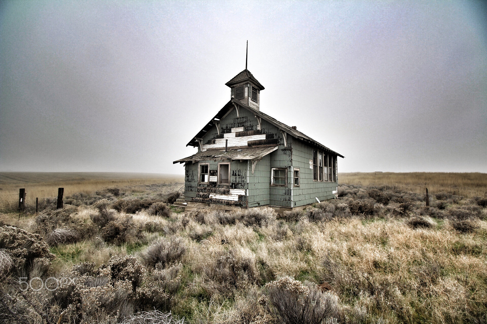 Canon EOS 1300D (EOS Rebel T6 / EOS Kiss X80) sample photo. Abandoned house in a rural landscape. photography