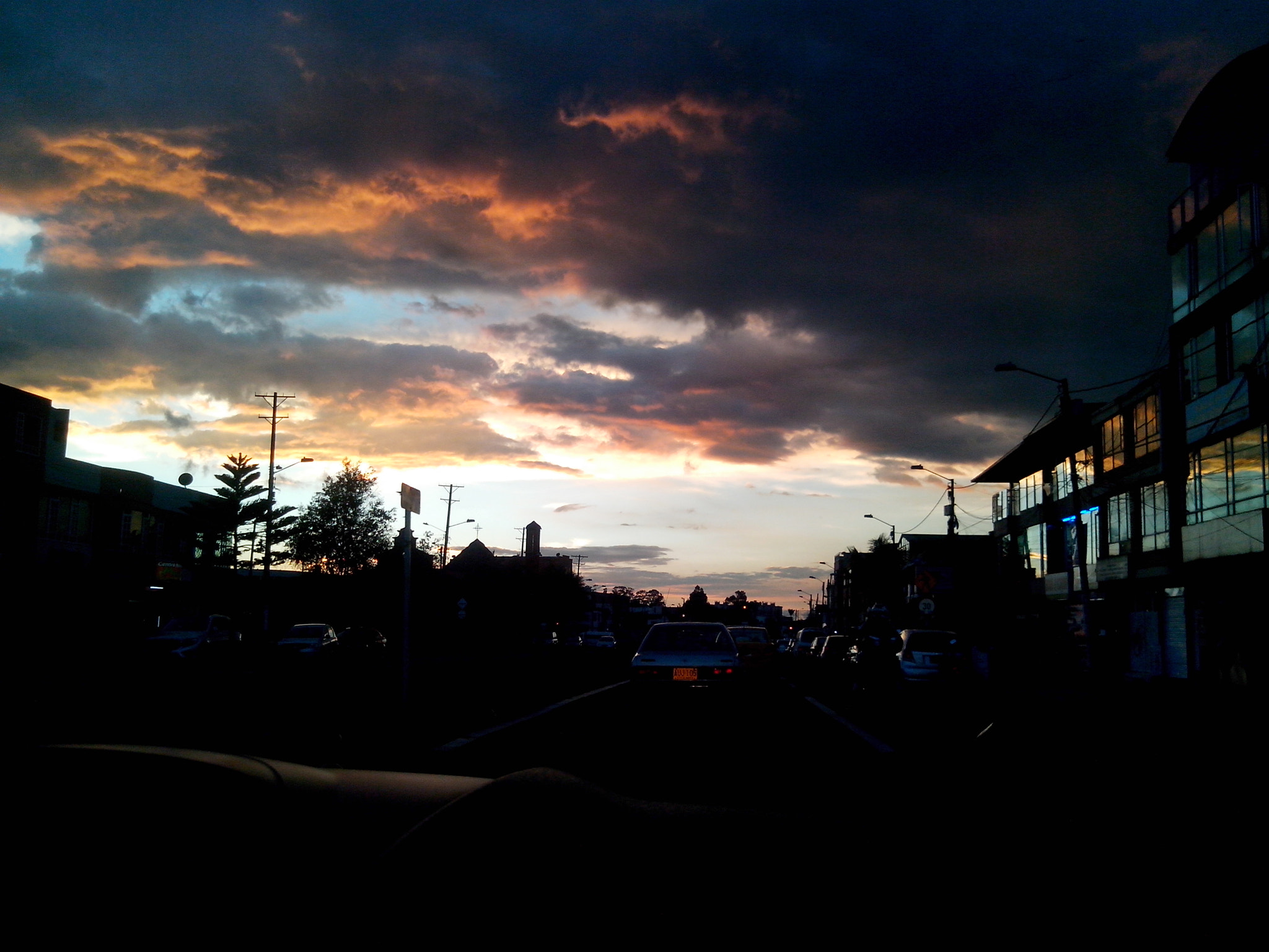 Motorola RAZR D3 sample photo. Lindo atardecer después del trabajo photography