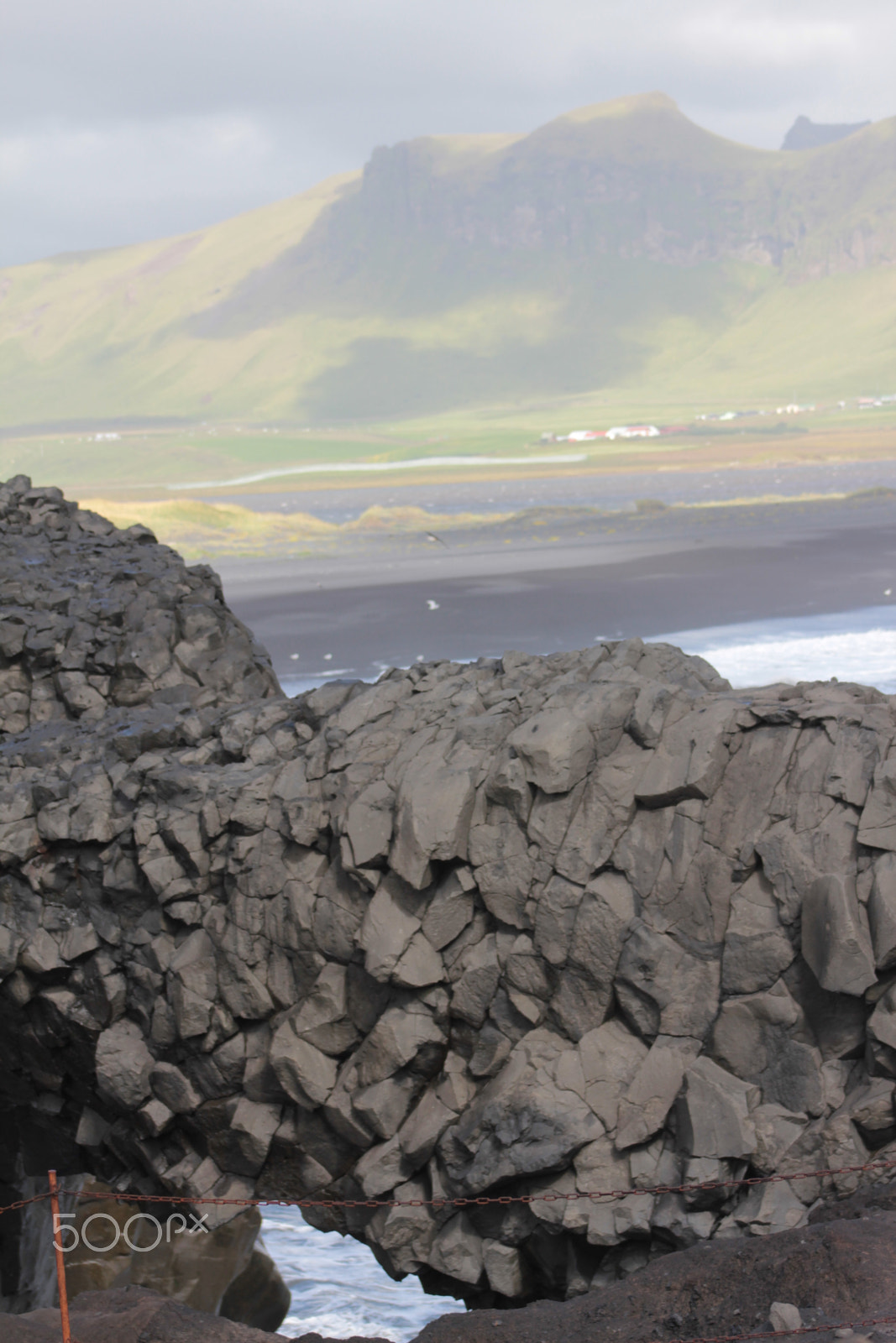 Canon EOS 550D (EOS Rebel T2i / EOS Kiss X4) + EF75-300mm f/4-5.6 sample photo. Black sands photography