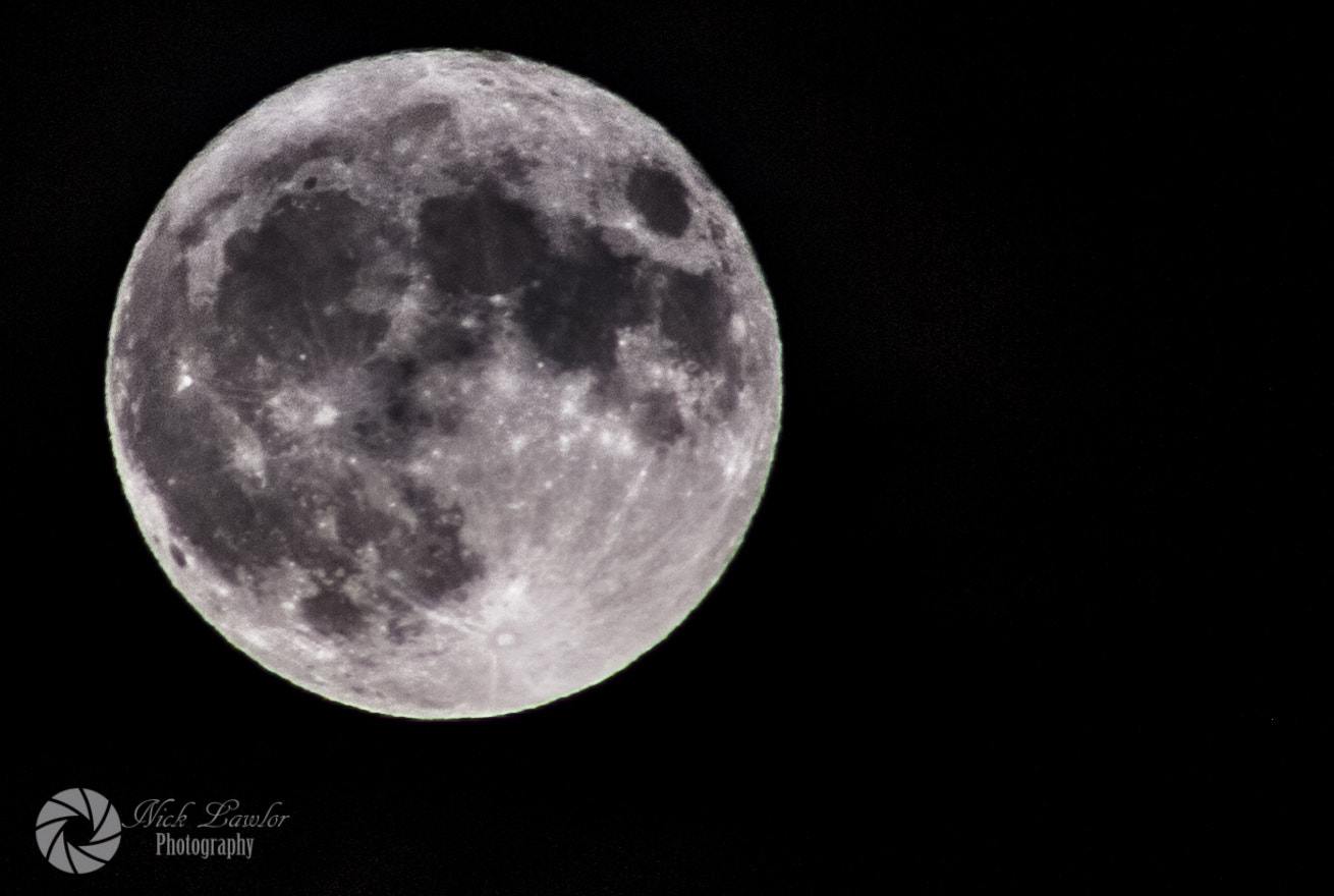 Canon EOS 100D (EOS Rebel SL1 / EOS Kiss X7) + EF75-300mm f/4-5.6 sample photo. Supermoon.. photography