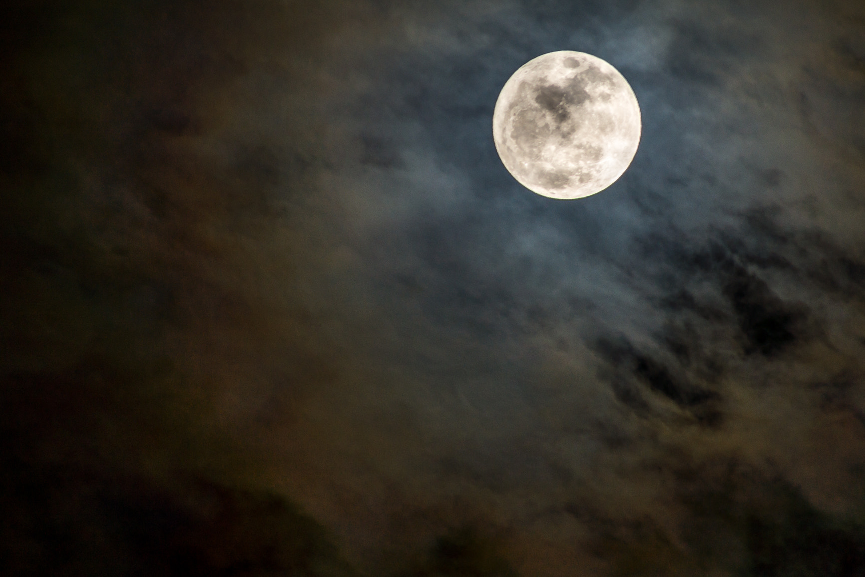 Sony 75-300mm F4.5-5.6 sample photo. Supermoon photography