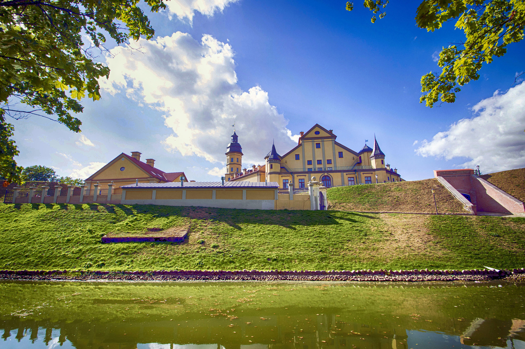 Nikon D3200 sample photo. Nesvizh castle. belarus photography