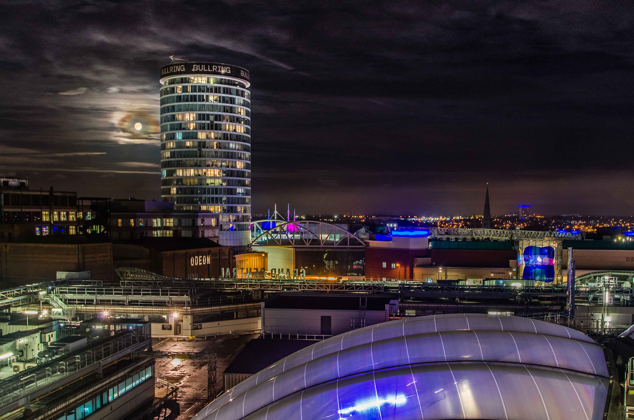 Pentax K-5 sample photo. Supermoon playing peek-a-boo with birmingham's iconic rotunda building photography