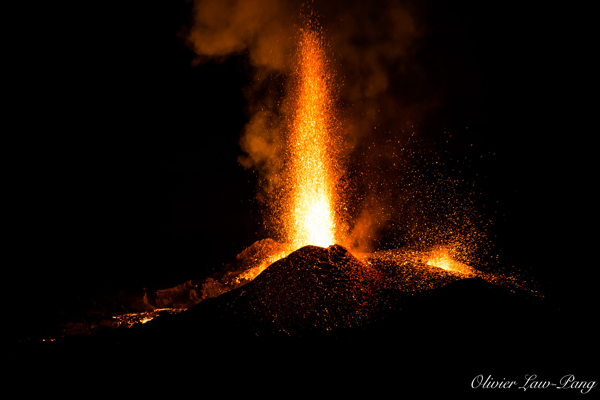 Canon EOS 6D + Canon EF 70-200mm F2.8L IS II USM sample photo. Fountain of fire photography