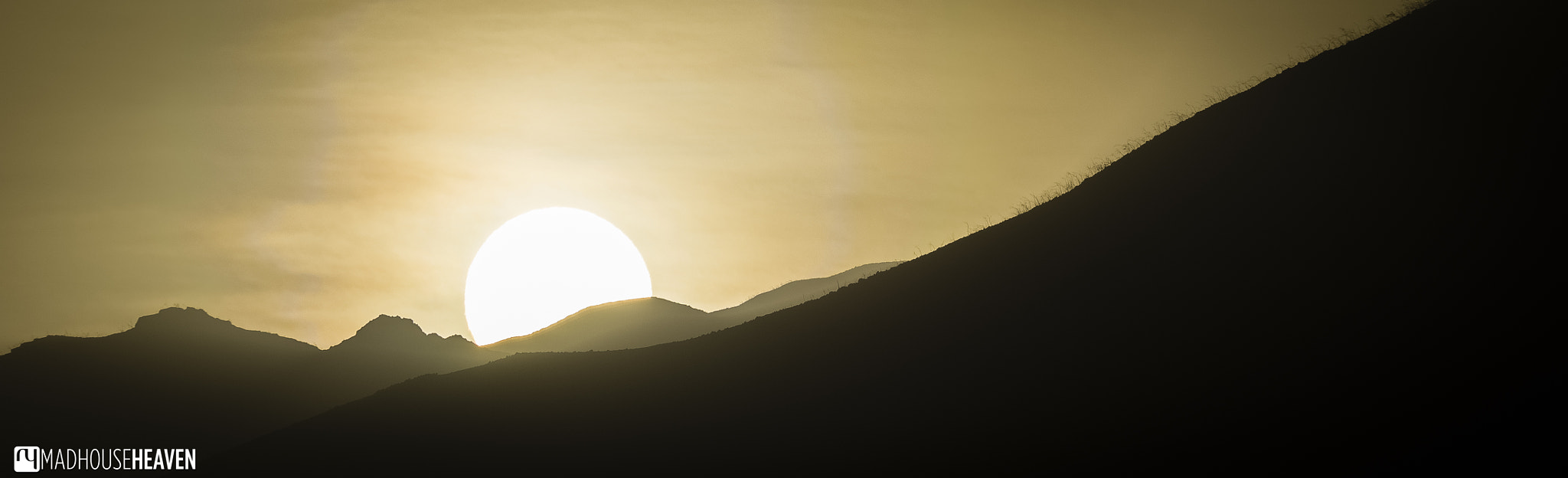 Olympus OM-D E-M1 + Olympus M.Zuiko Digital ED 40-150mm F2.8 Pro sample photo. Otherworldly sunset on são vicente, cape verde photography