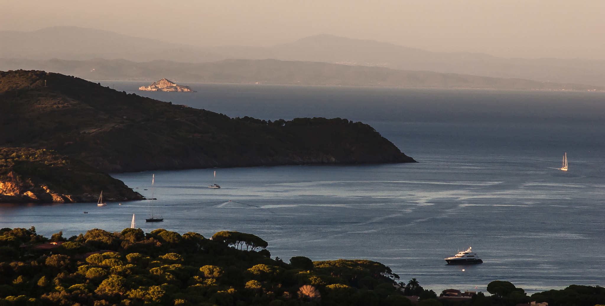 Nikon D70 + AF Nikkor 70-210mm f/4-5.6 sample photo. Isola d'elba photography