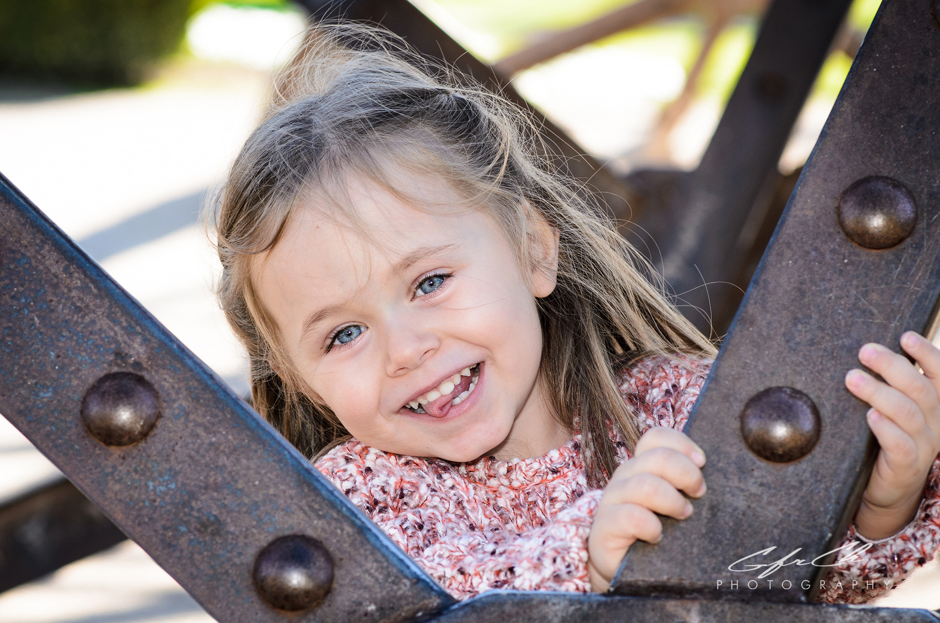 Nikon D5100 + Nikon AF-S Nikkor 85mm F1.8G sample photo. Autumn smile photography