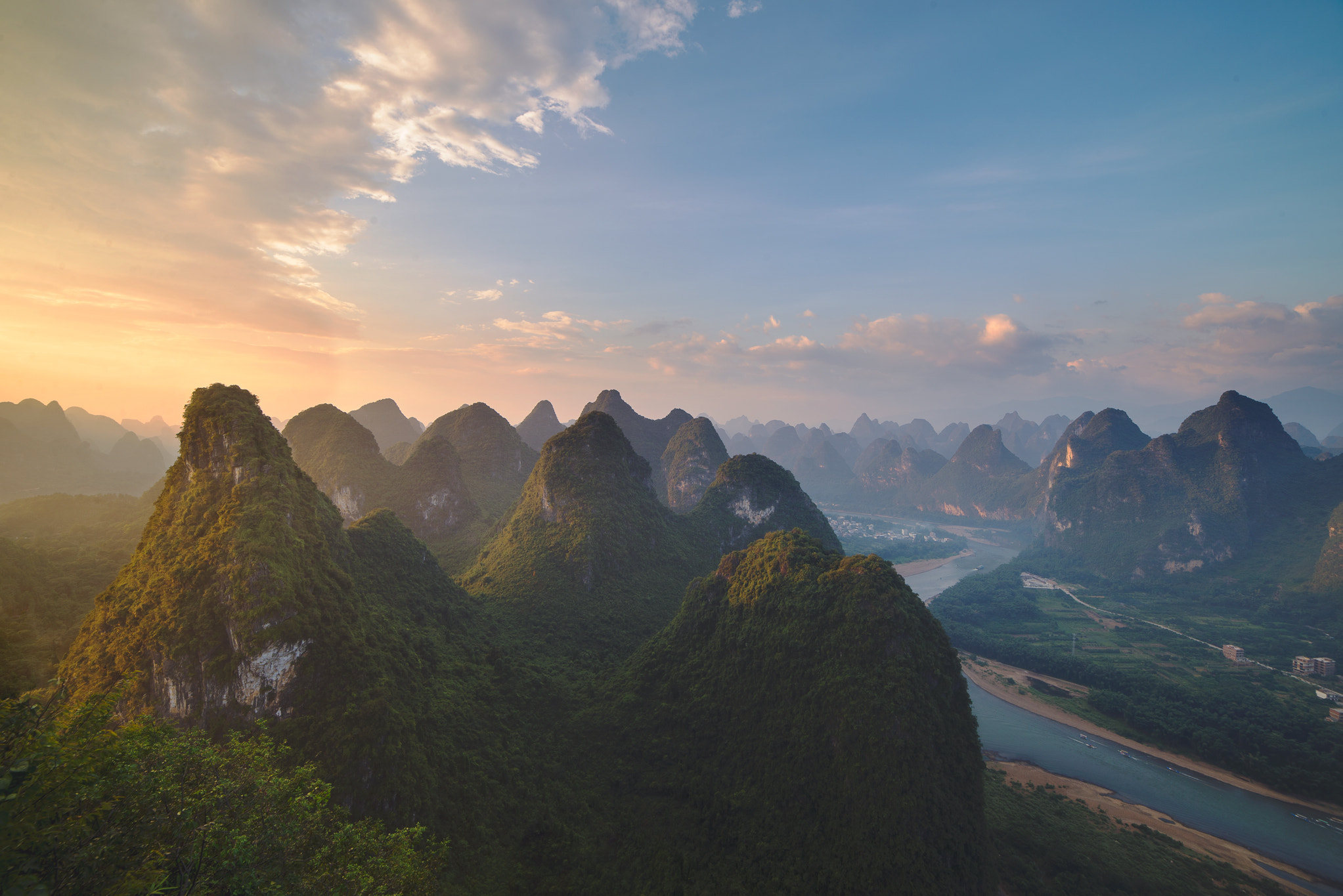 Samyang 14mm F2.8 ED AS IF UMC sample photo. Dreamy guanxi photography