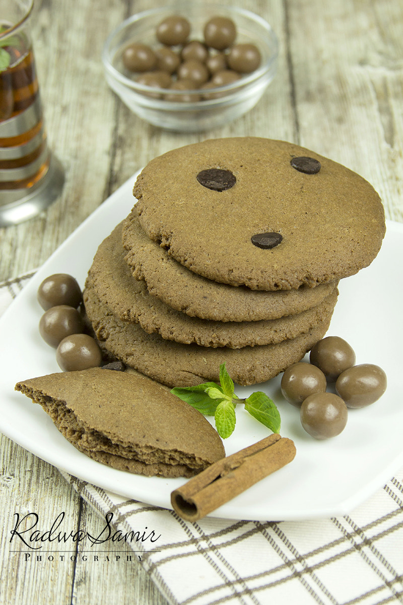 Canon EF 28-135mm F3.5-5.6 IS USM sample photo. Cookies photography