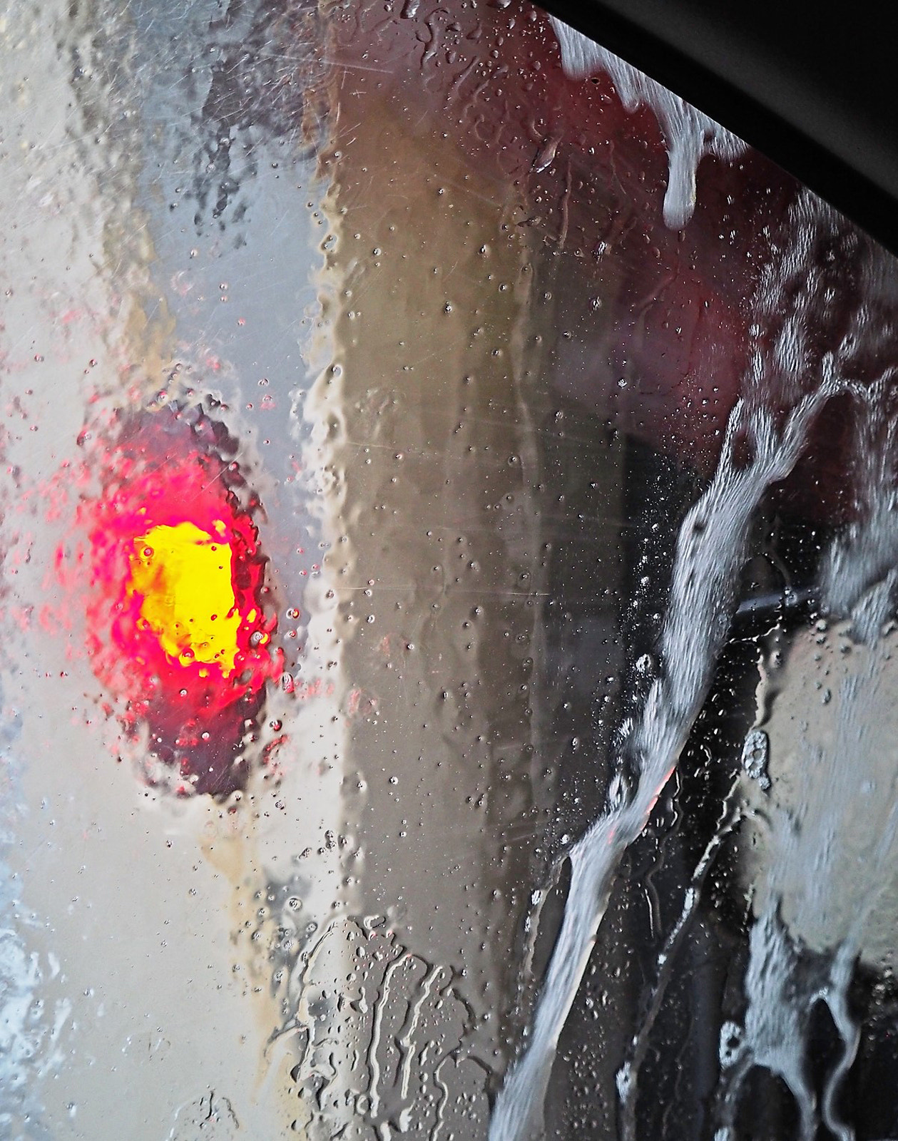 LUMIX G VARIO 45-150/F4.0-5.6 sample photo. John hoyland's carwash photography