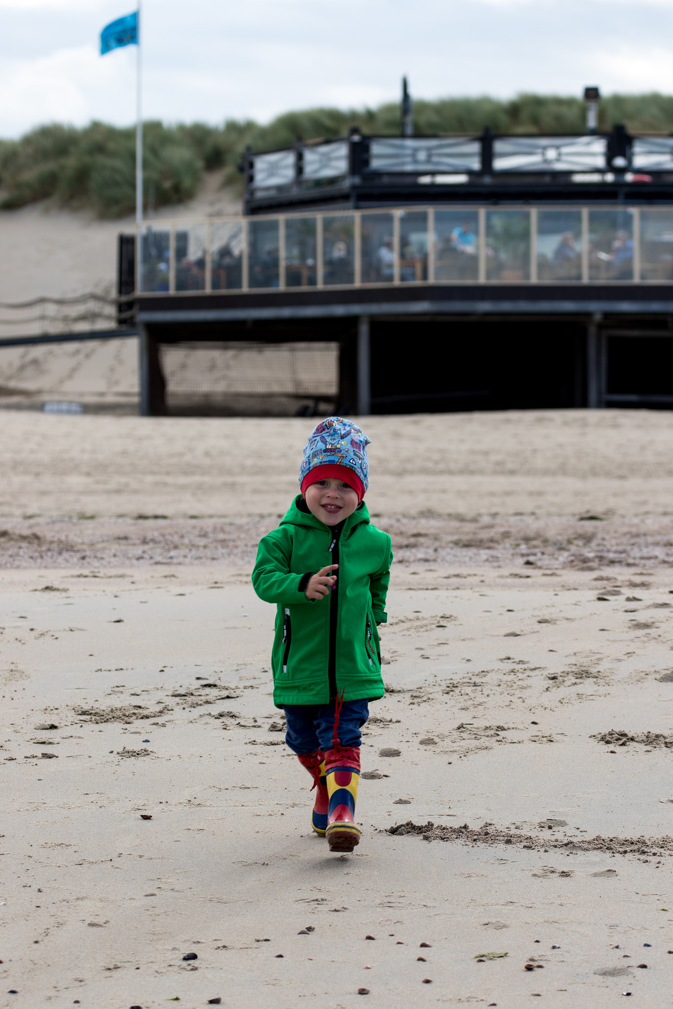 Sigma 105mm F2.8 EX DG OS HSM sample photo. Beach run photography