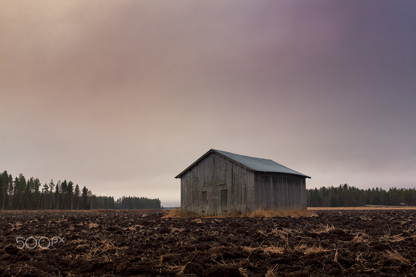 Canon EF-S 24mm F2.8 STM sample photo. Barn house on an autumn morning photography