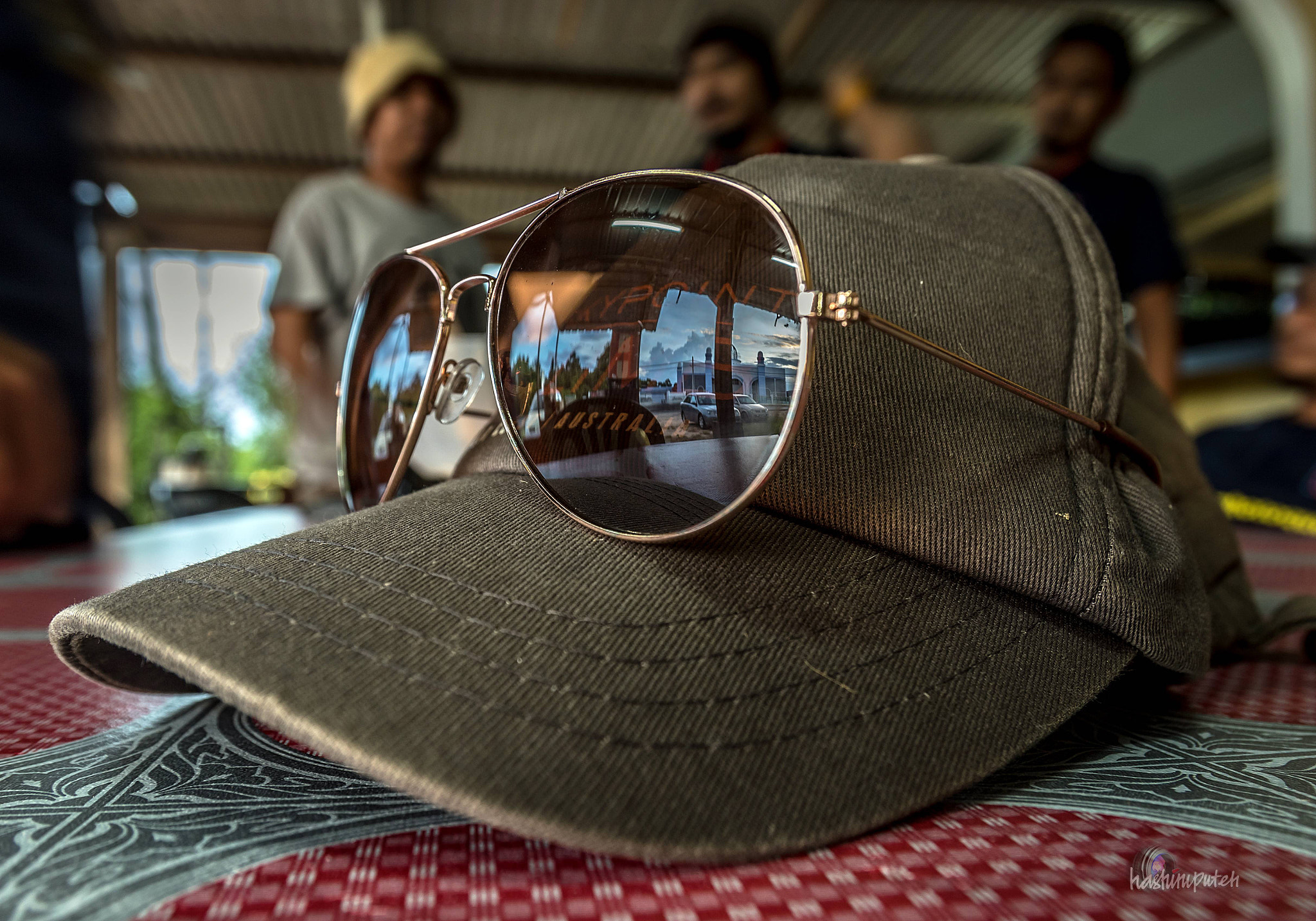 Canon EF 16-35mm F2.8L USM sample photo. Cap reflection photography