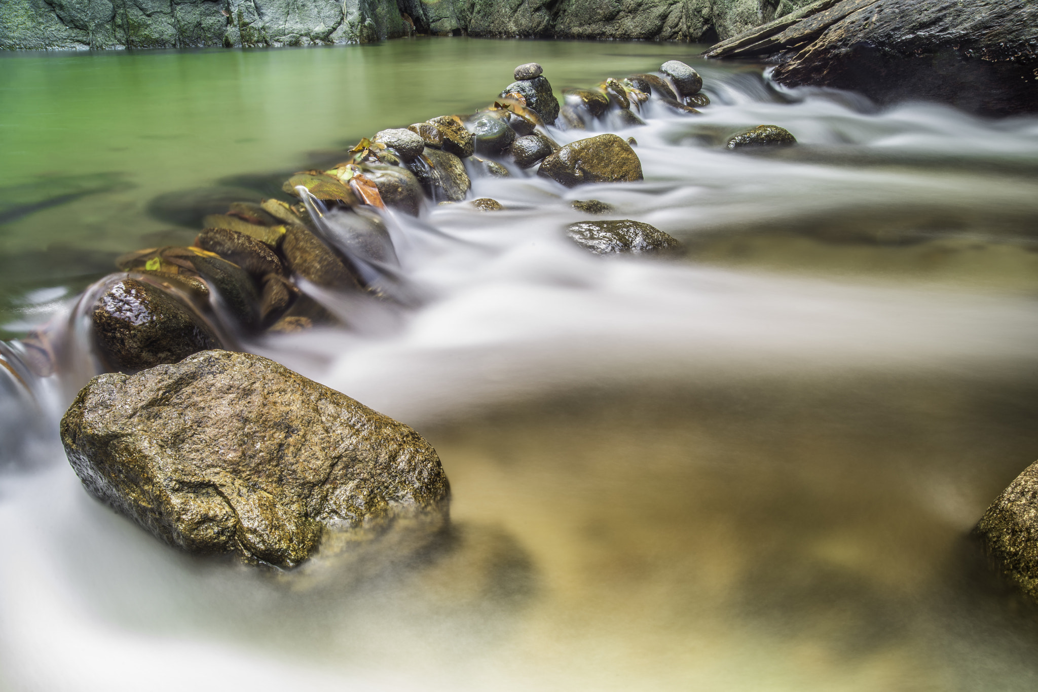 Nikon AF Nikkor 24-85mm F2.8-4D IF sample photo. Clear water stream photography