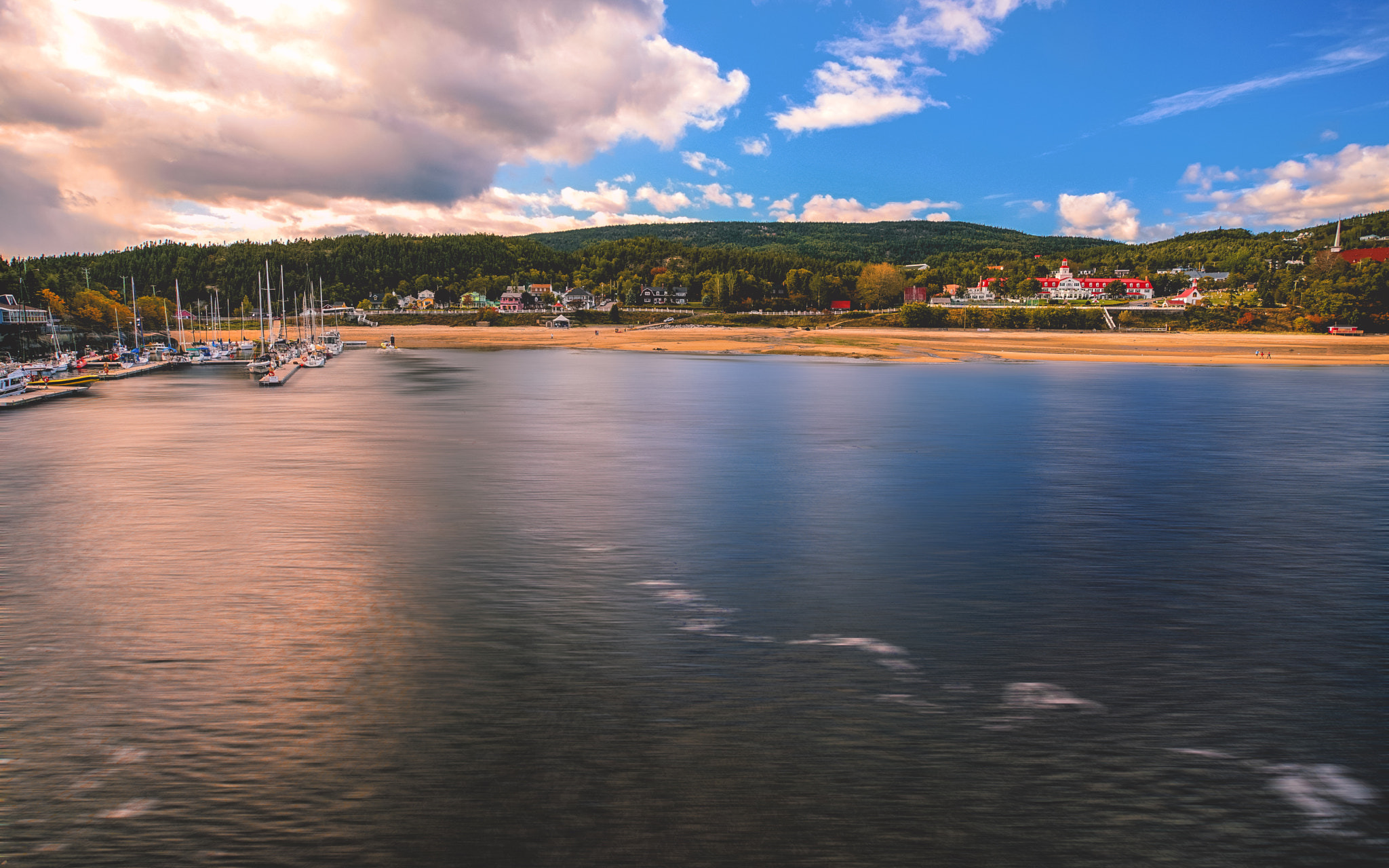 Sony a7 II + Canon EF 17-40mm F4L USM sample photo. Tadoussac, québec photography