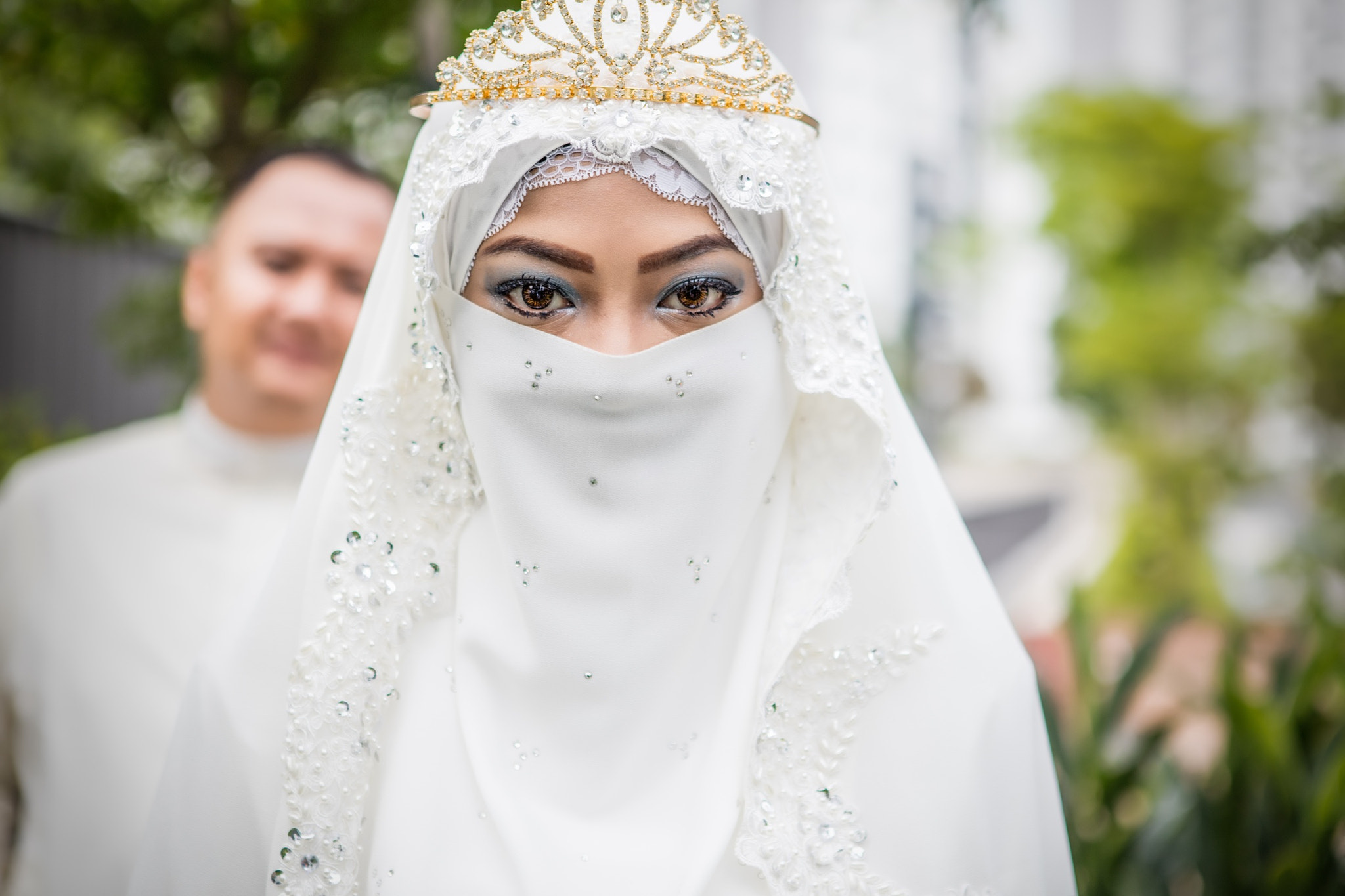 Canon EOS 5DS R sample photo. Hidden smile photography