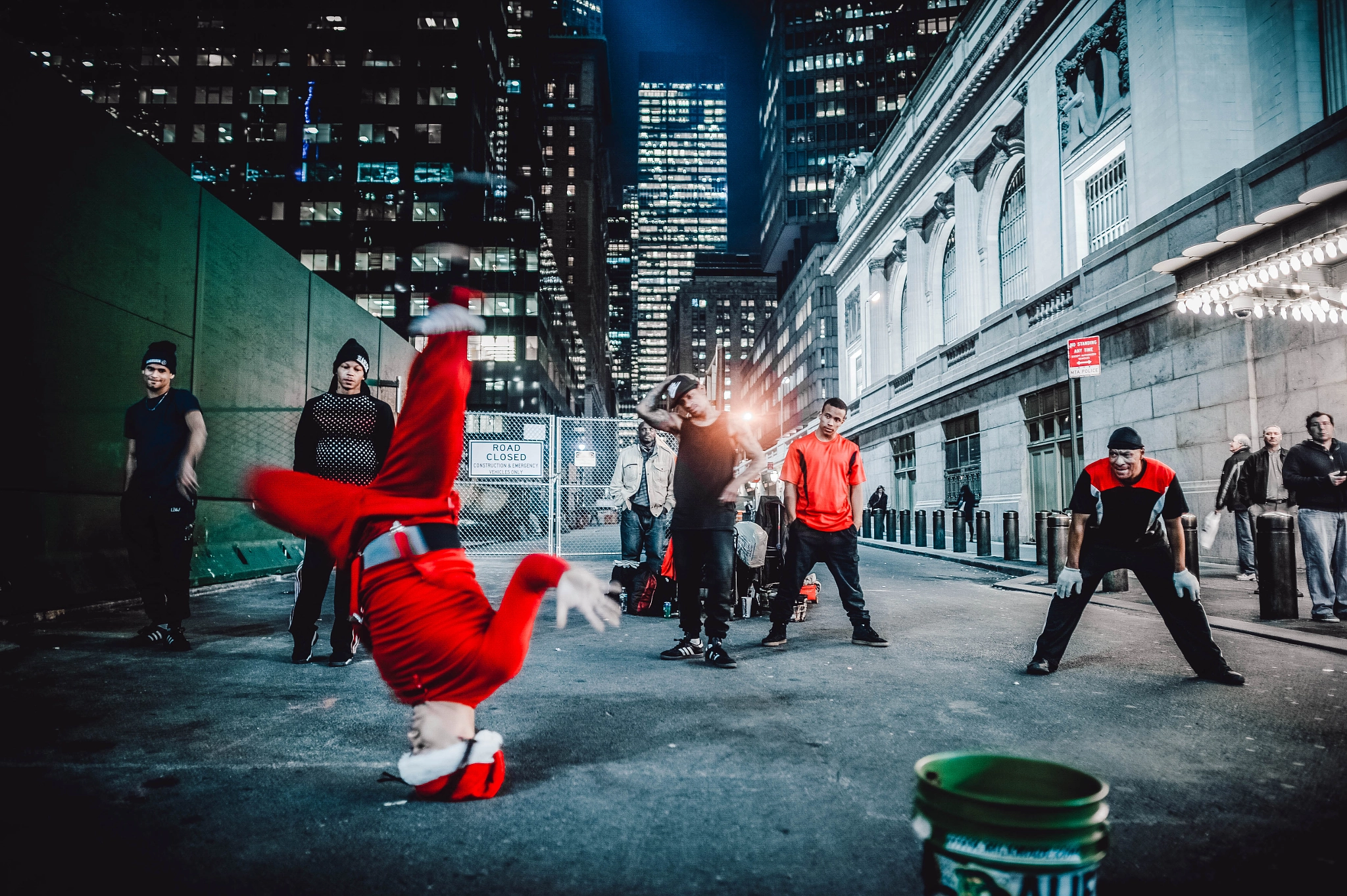 Nikon Df + Nikon AF-S Nikkor 24mm F1.4G ED sample photo. Santa is in town photography