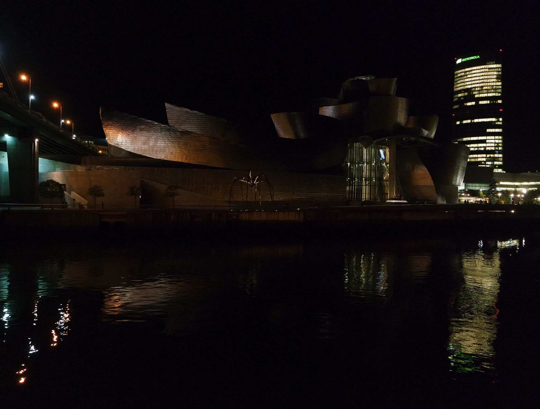 Samsung NX 16-50mm F3.5-5.6 Power Zoom ED OIS sample photo. Guggenheim de noche photography