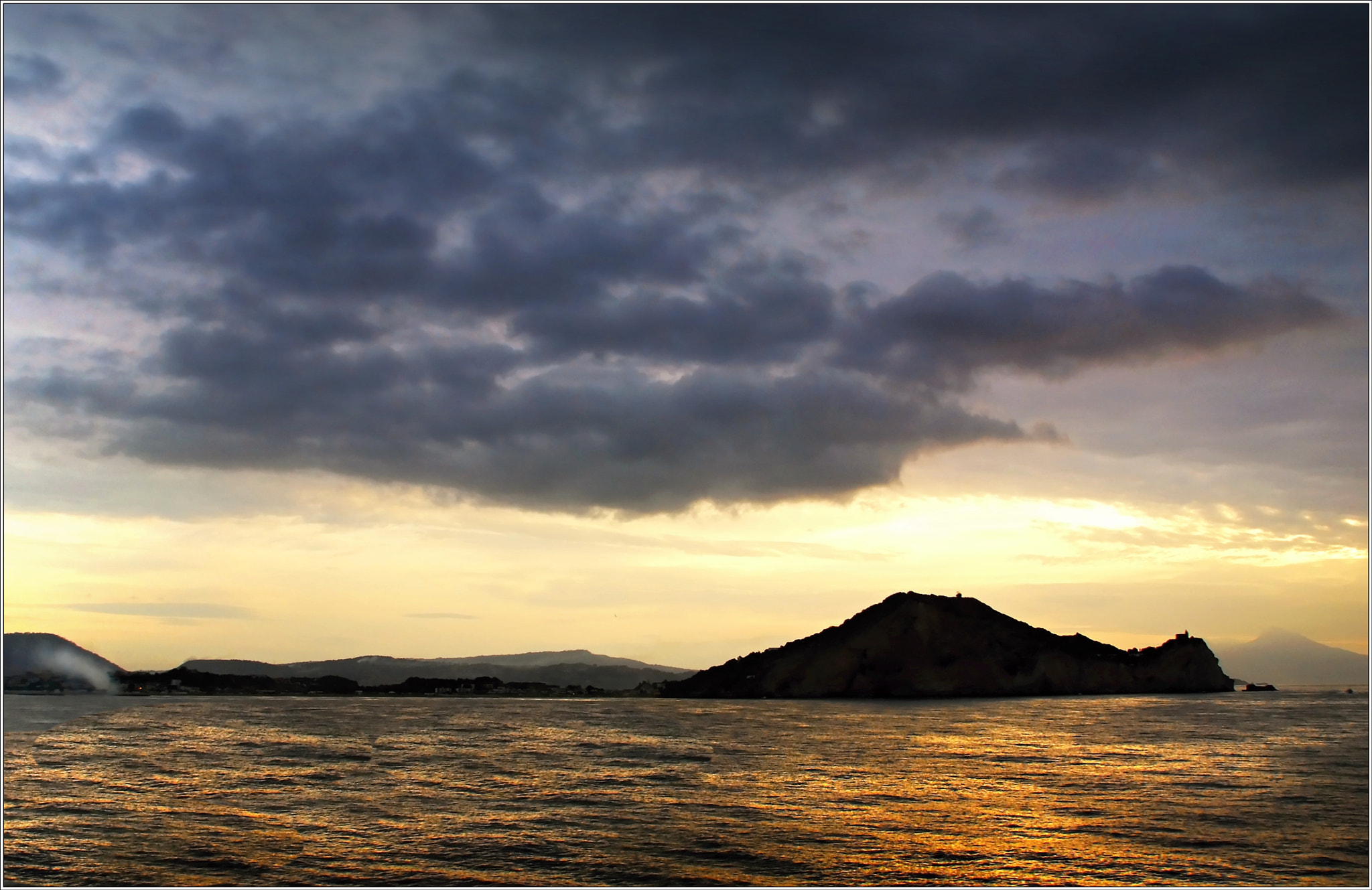 Sigma 18-200mm F3.5-6.3 DC OS HSM sample photo. Golden sea near naples photography